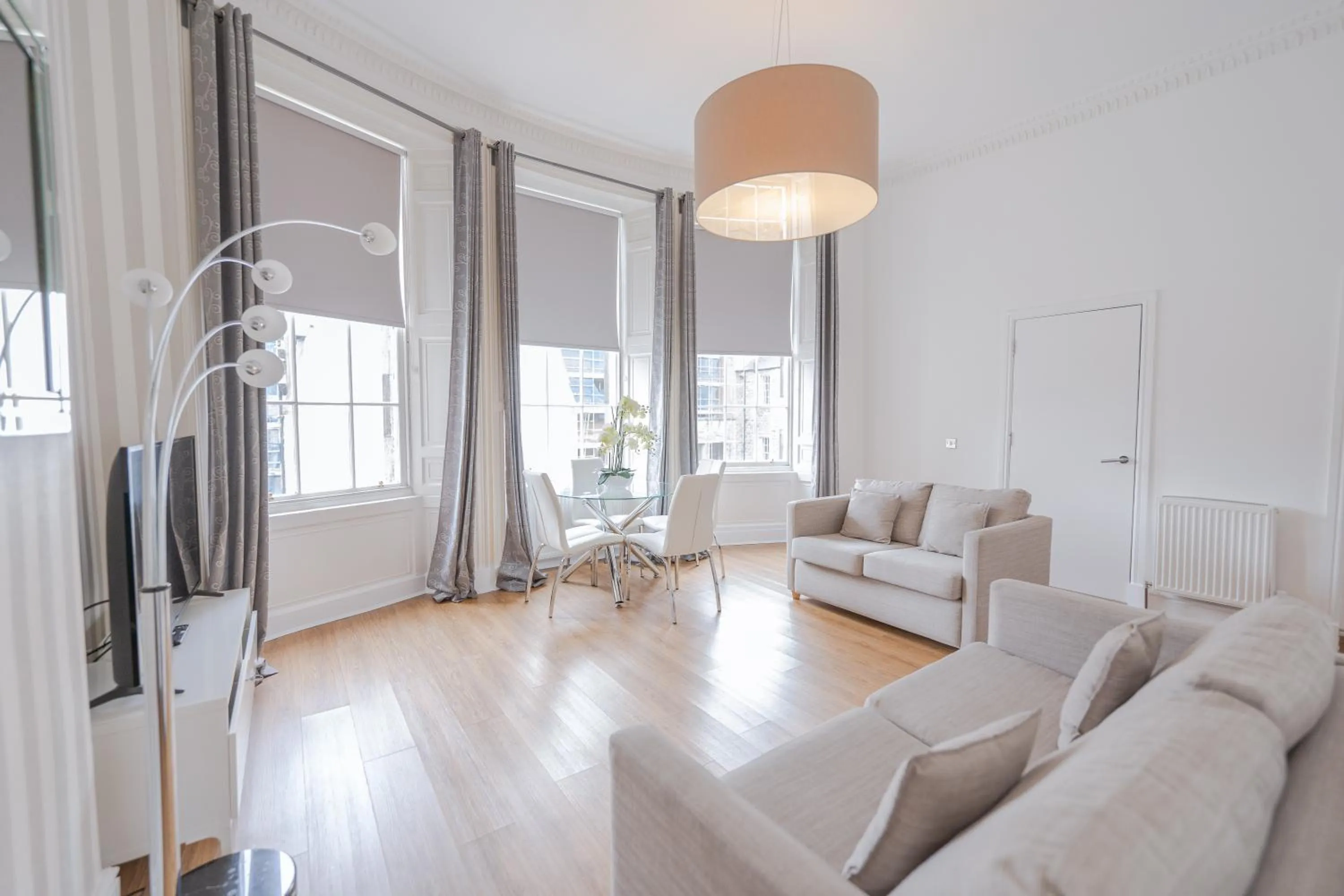 TV and multimedia in Edinburgh Castle Apartments