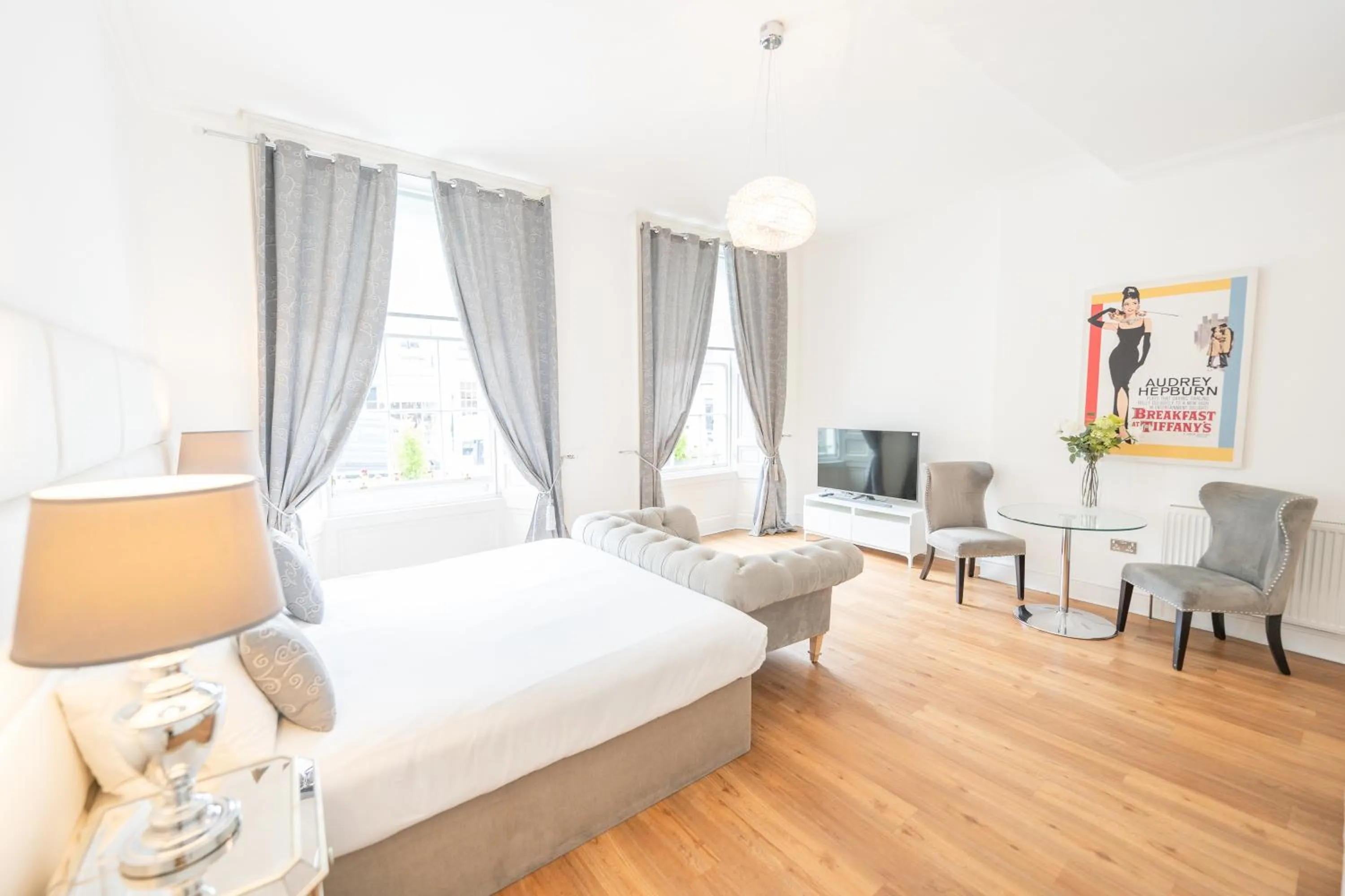 Bed in Edinburgh Castle Apartments