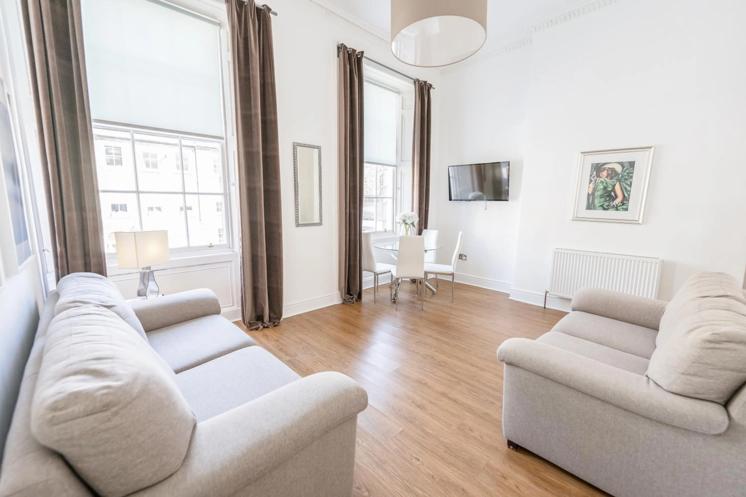 TV and multimedia in Edinburgh Castle Apartments