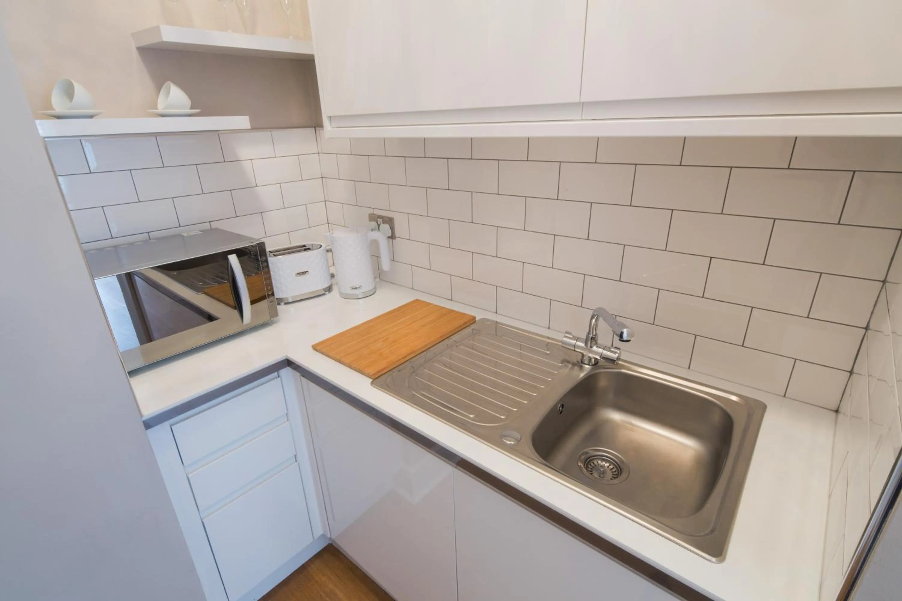 Kitchen or kitchenette in Edinburgh Castle Apartments
