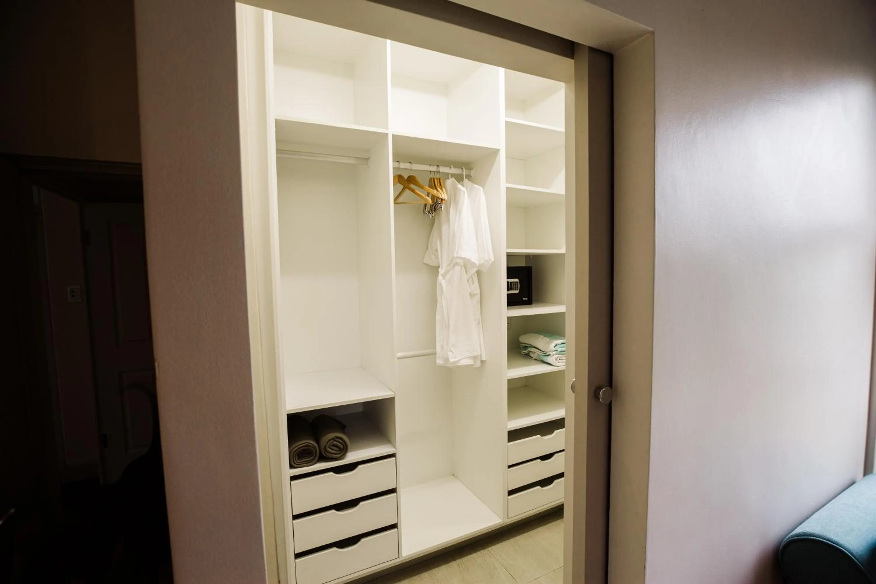 wardrobe in Marshden Estate