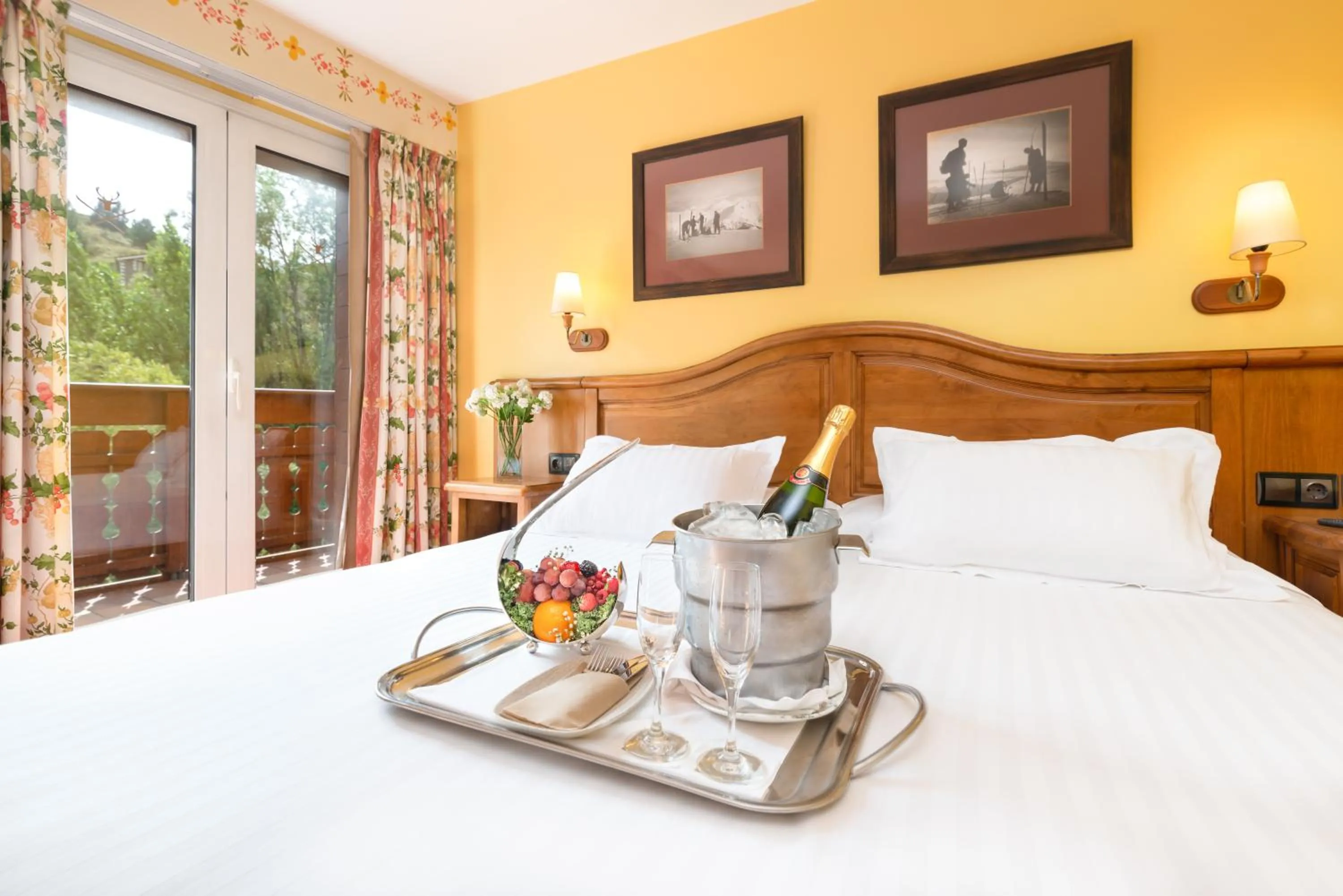 Bed in Ski Plaza Hotel & Wellness