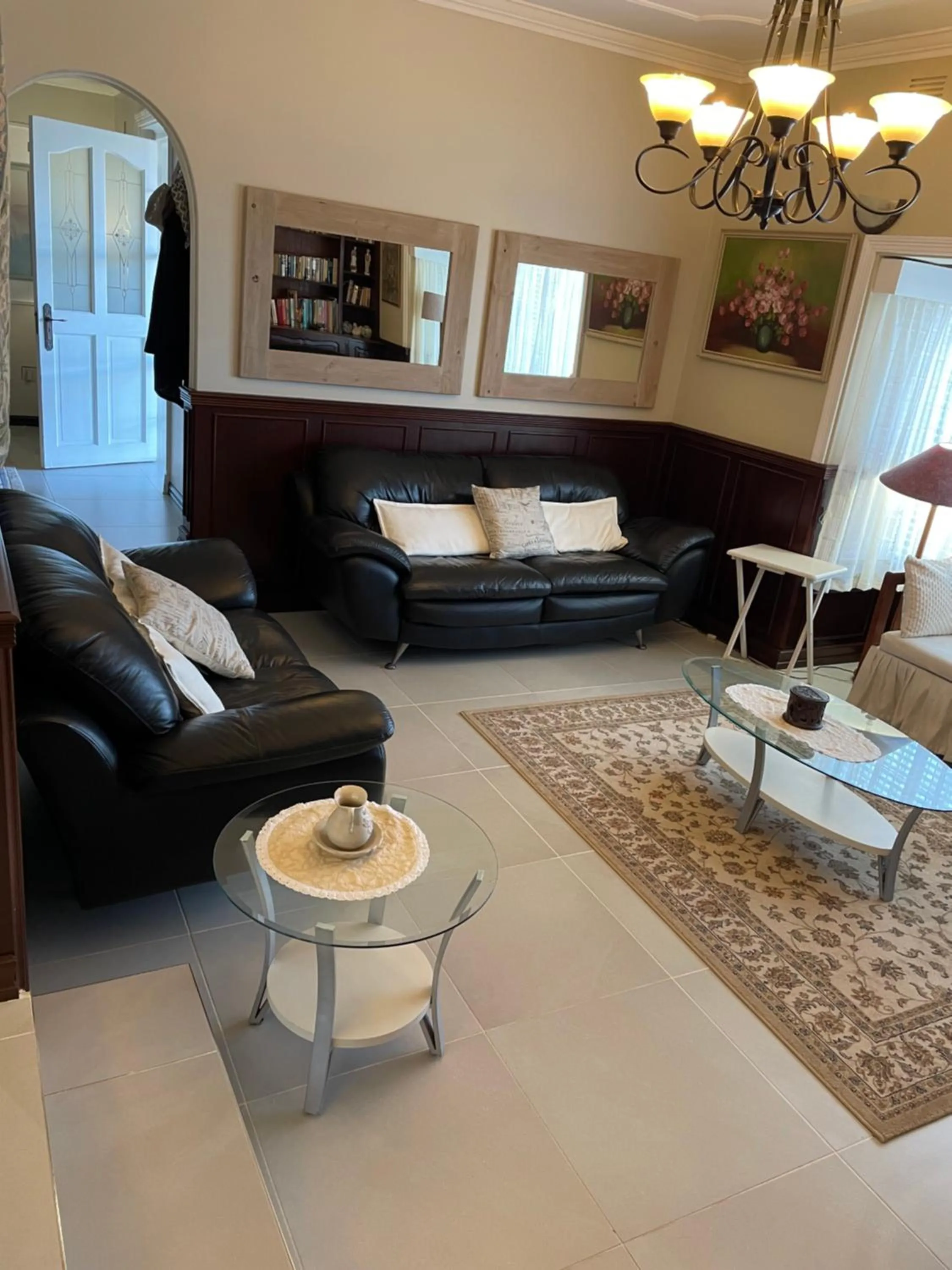 Lounge or bar in Eden Rose Manor B&B