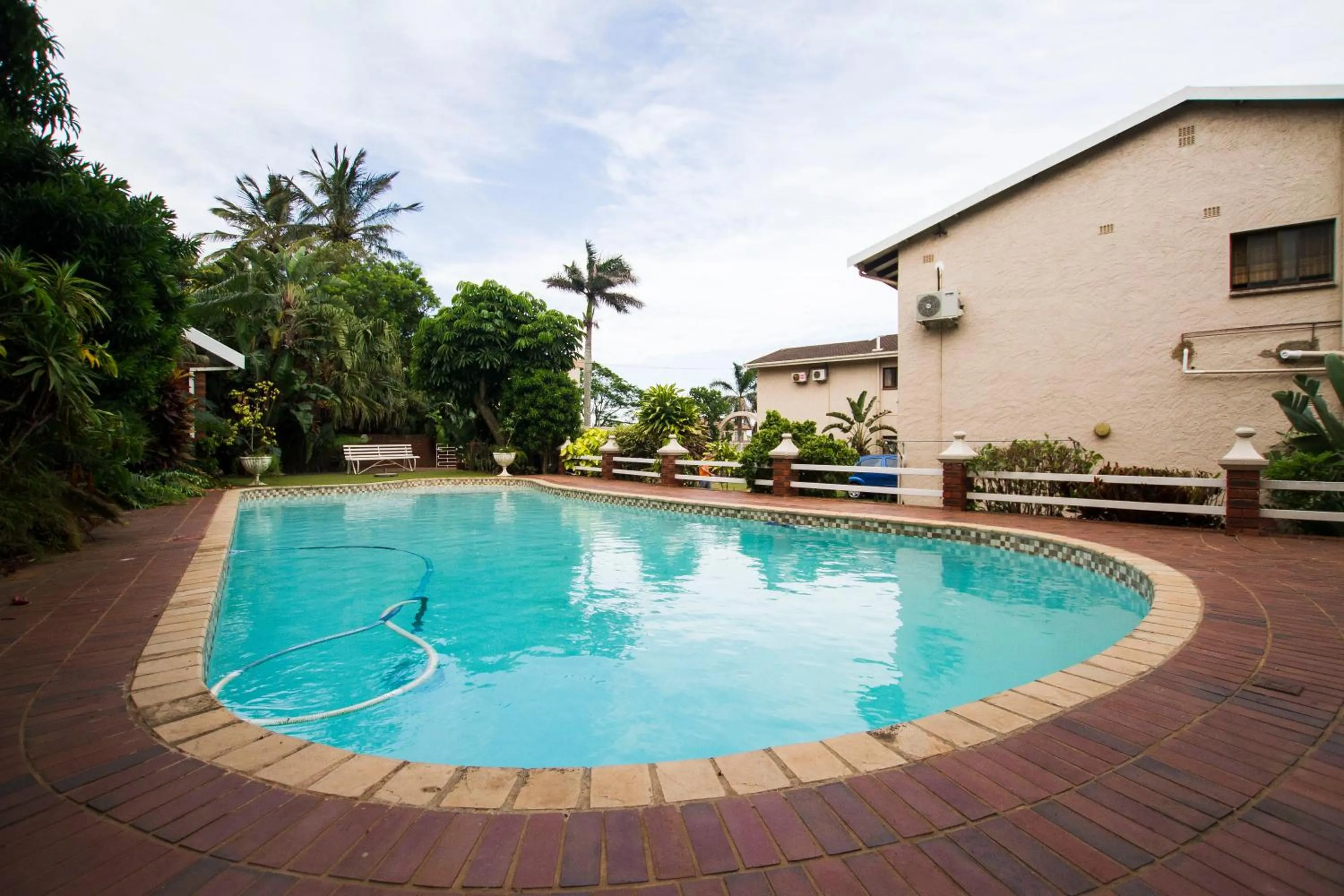 Swimming pool in Eden Rose Manor B&B