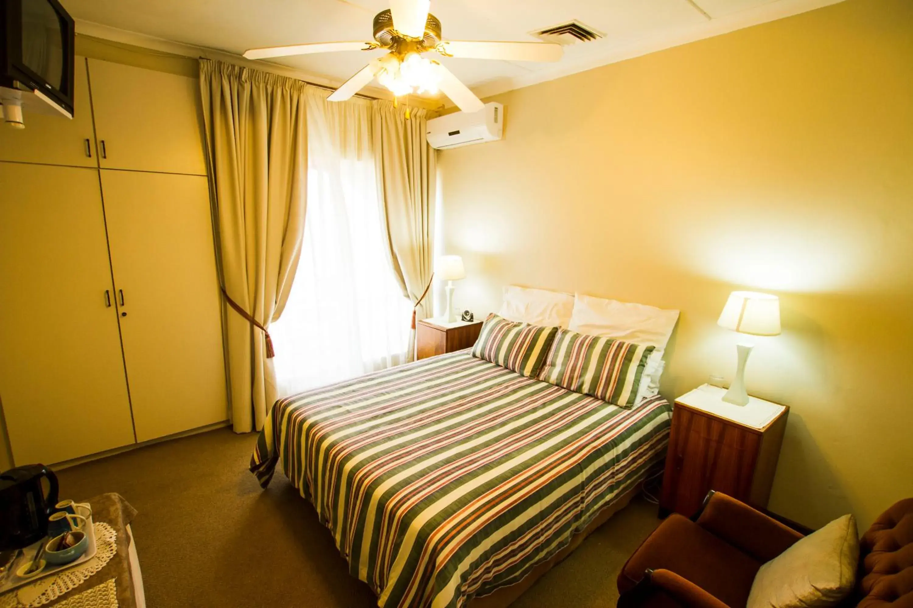 Double or Twin Room with Shared Bathroom in Eden Rose Manor B&B Double or Twin Room with Shared Bathroom in Eden Rose Manor B&B