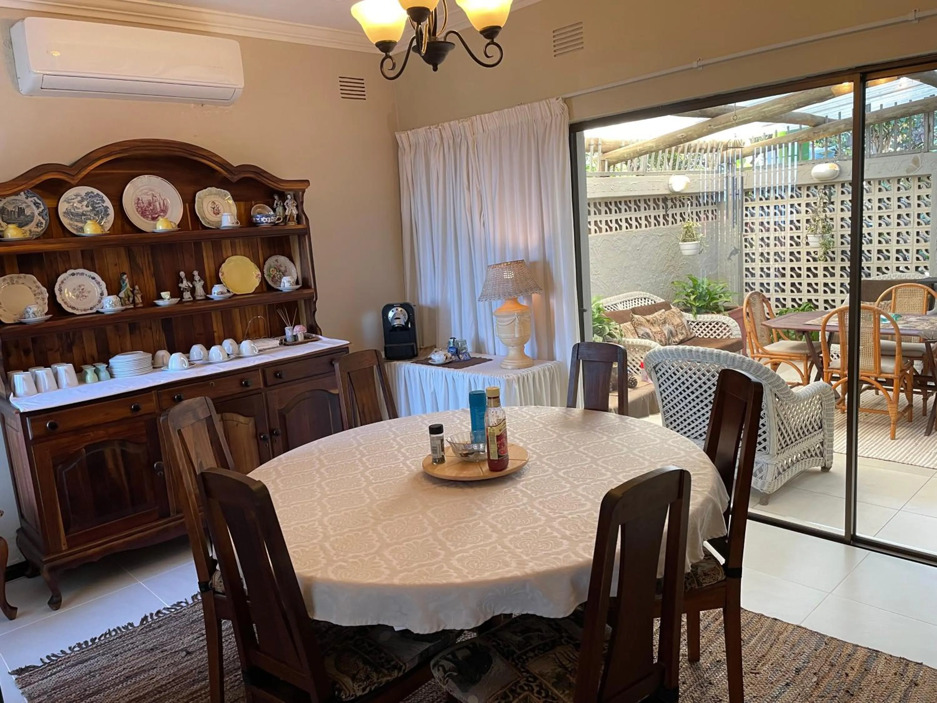 Breakfast in Eden Rose Manor B&B