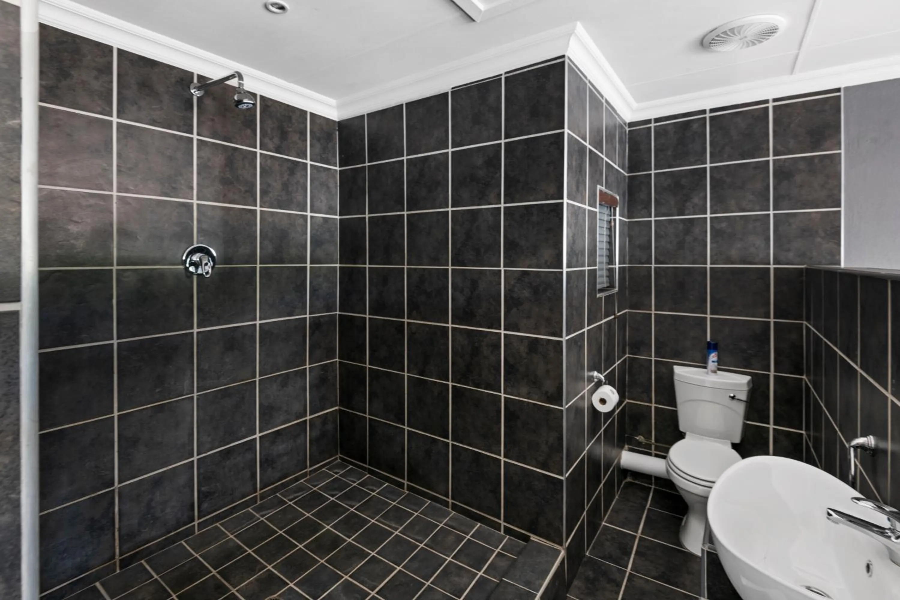 Bathroom in De Akker Guest House