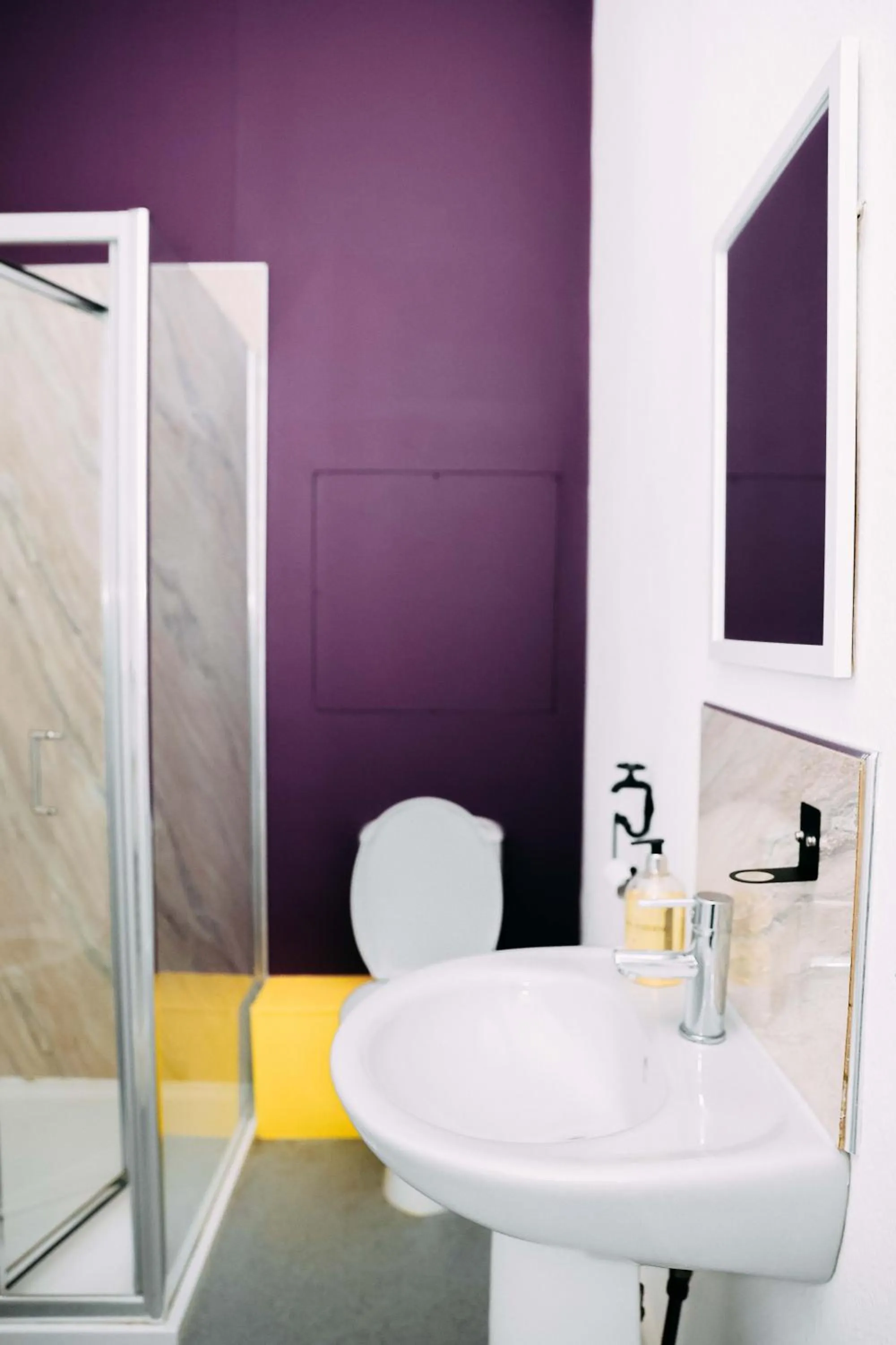 Shower in Station Hotel