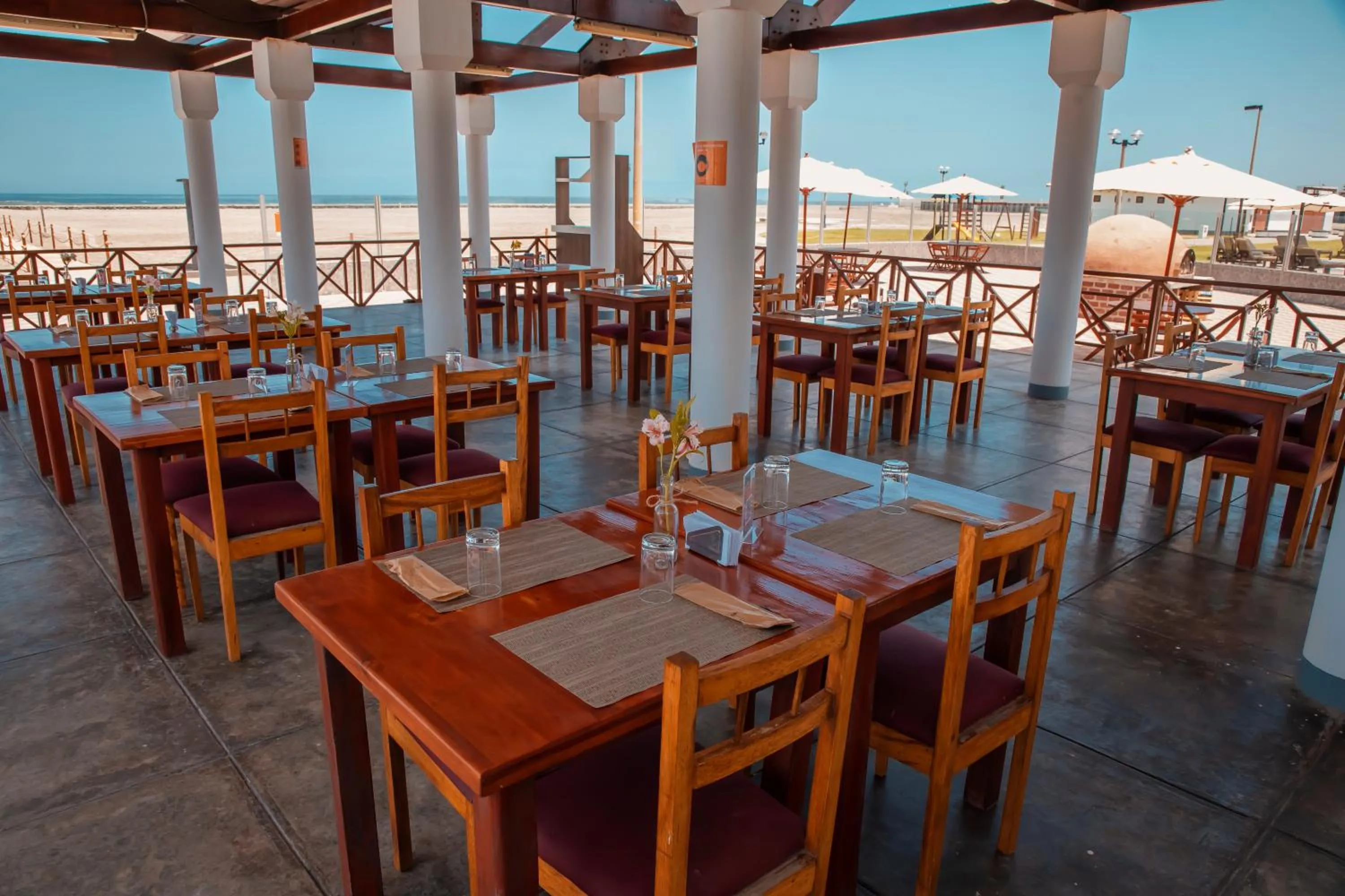 Restaurant/places to eat in DM Hoteles Asia