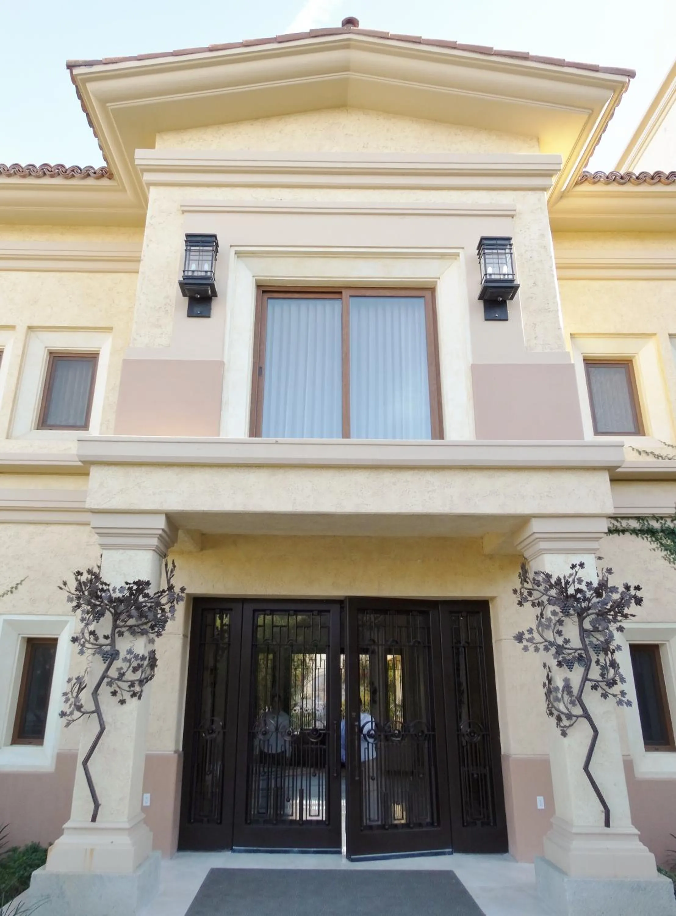 Facade/entrance in Santuario Diegueño