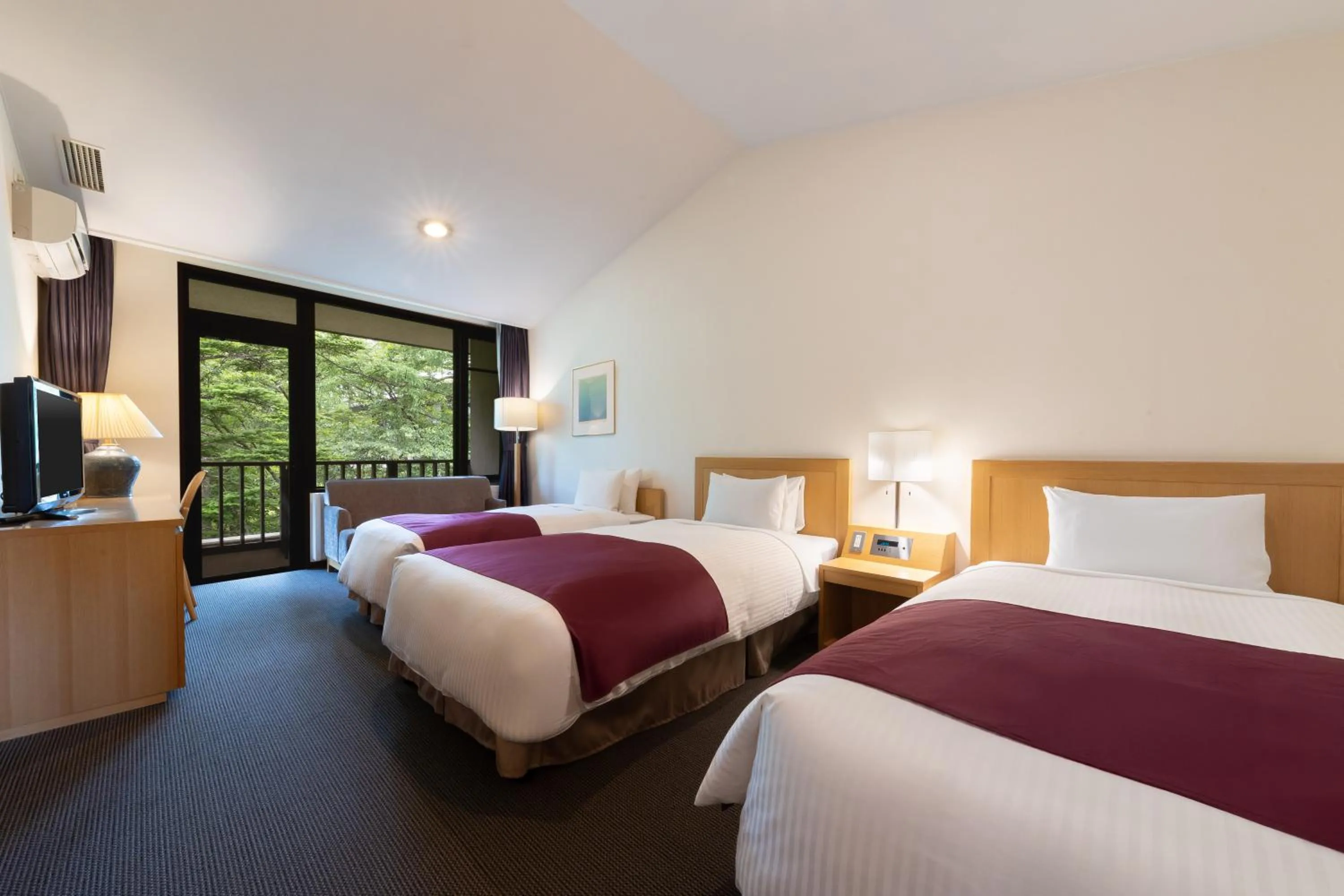 Photo of the whole room, Bed in Yatsugatake Kogen Lodge