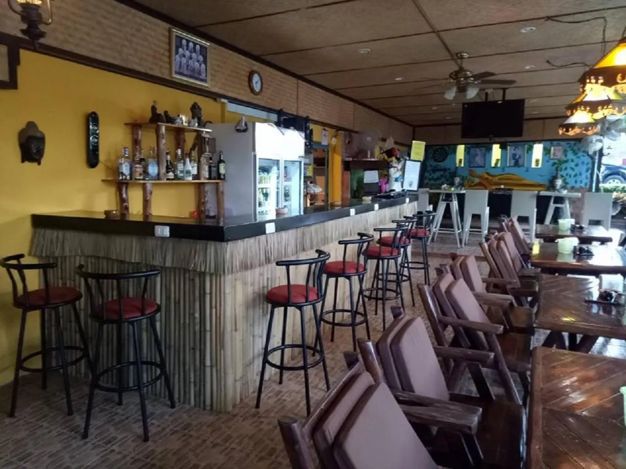 Restaurant/places to eat in Bee Nat Garden Resort