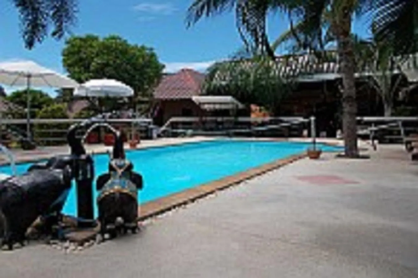 Swimming pool in Bee Nat Garden Resort