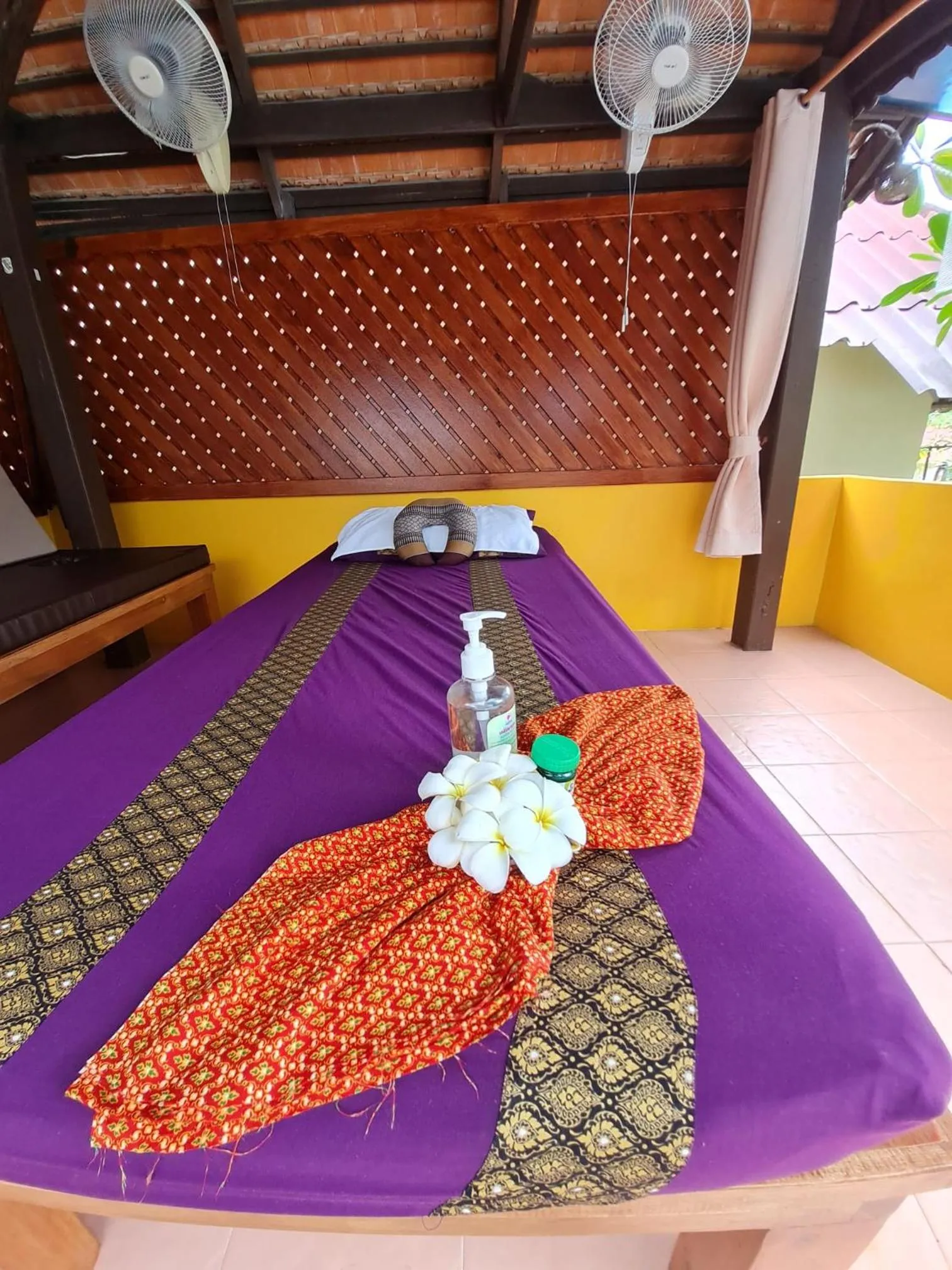 Massage in Bee Nat Garden Resort