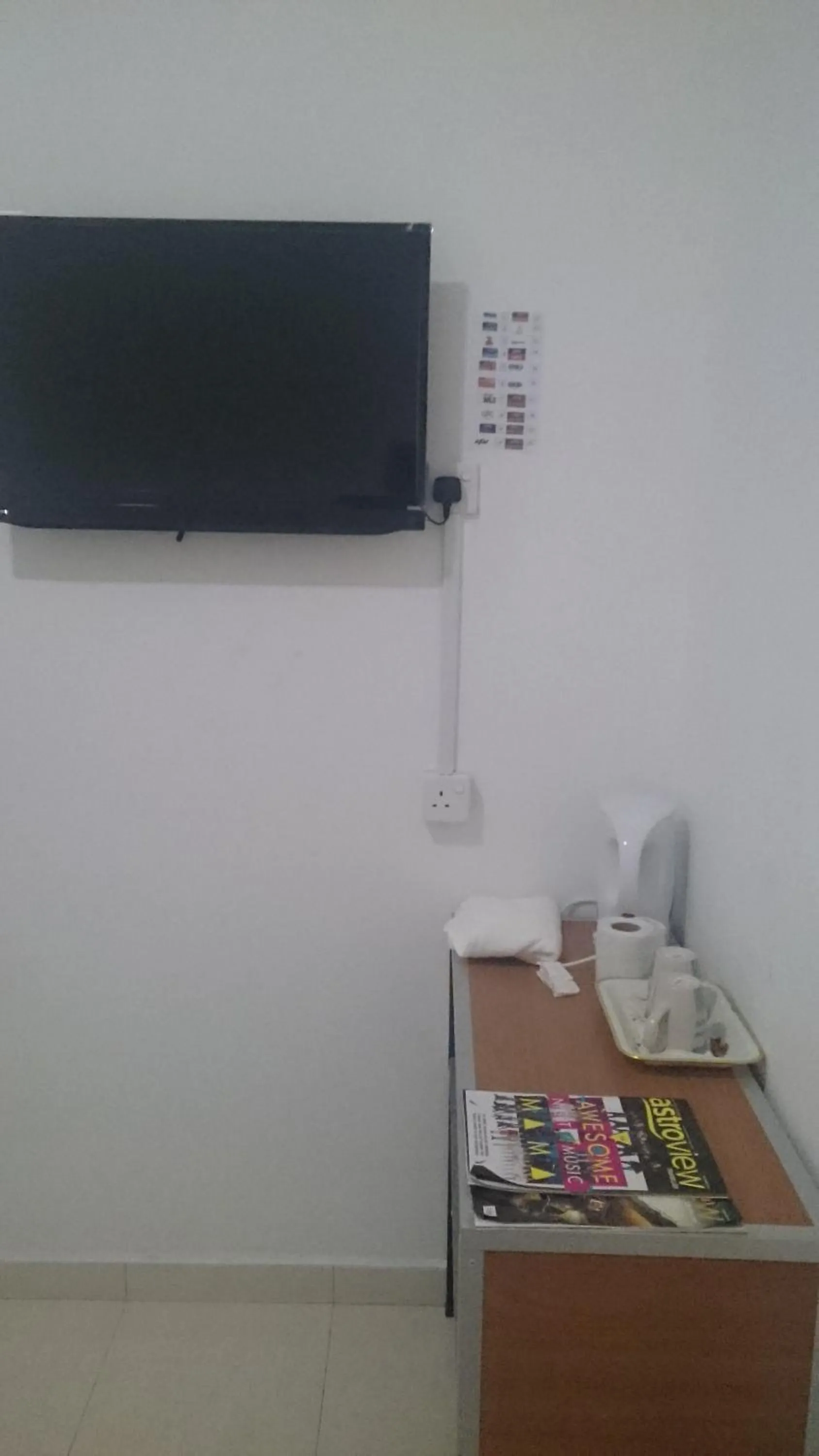 Coffee/tea facilities in Axis Hotel