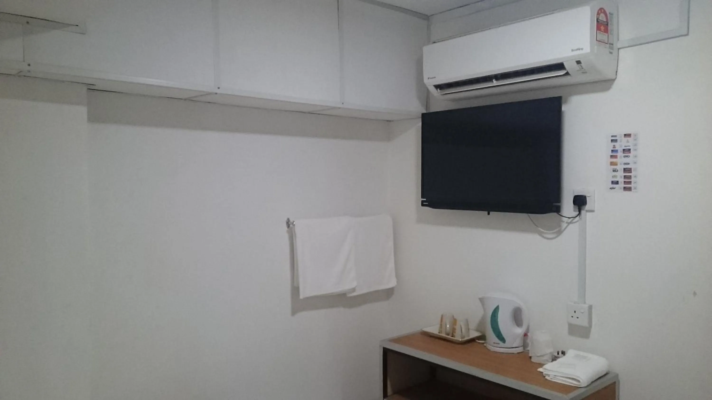 Dining area in Axis Hotel