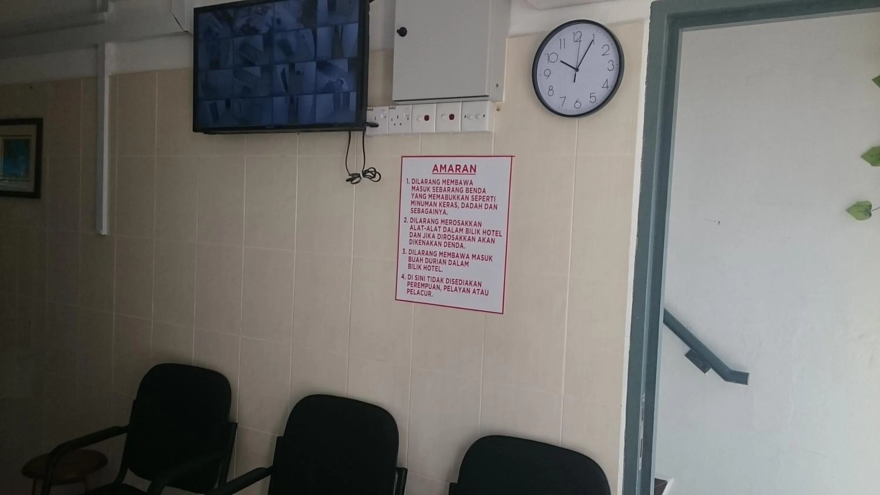 Text overlay in Axis Hotel