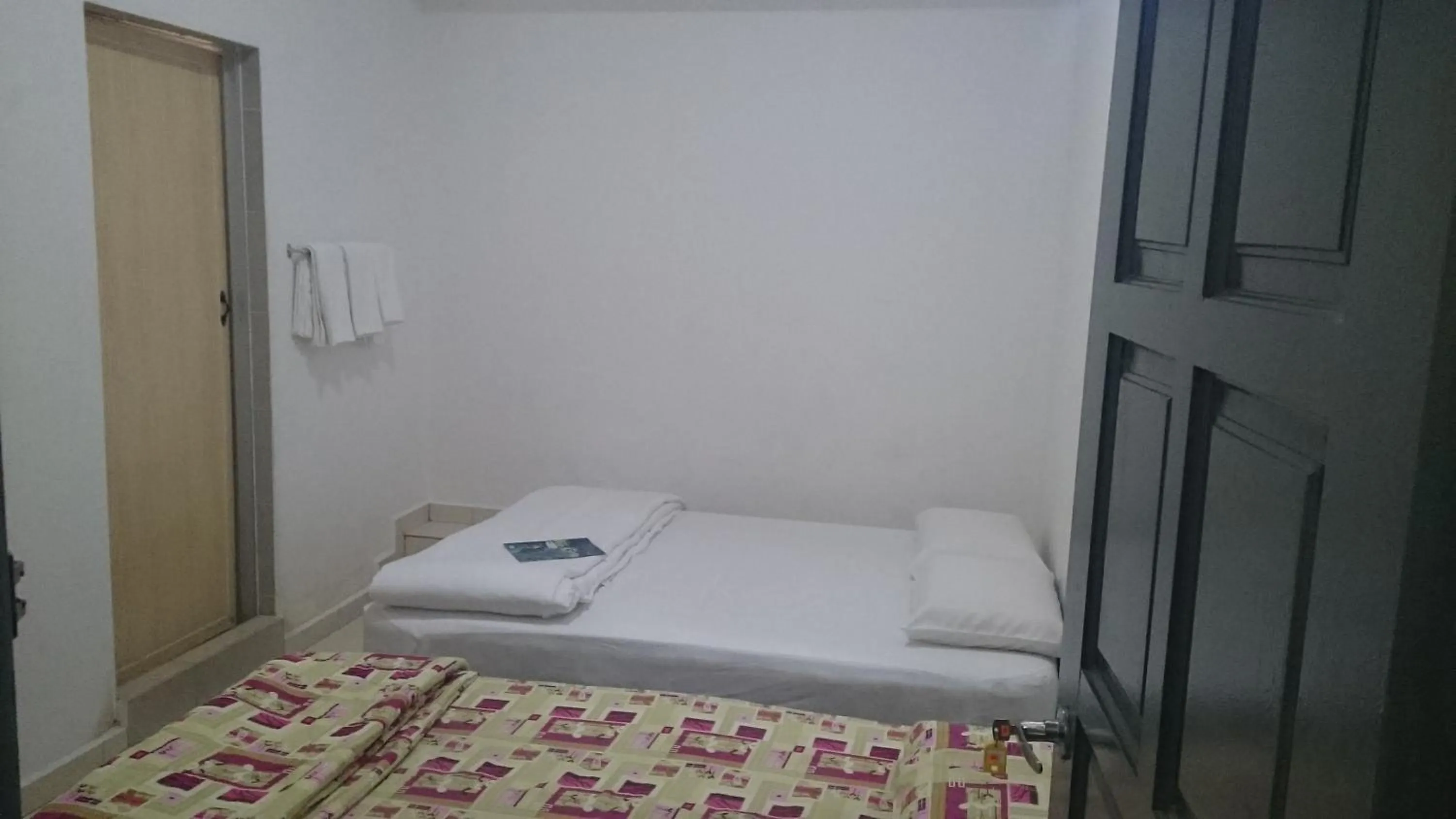 bunk bed, Bed in Axis Hotel