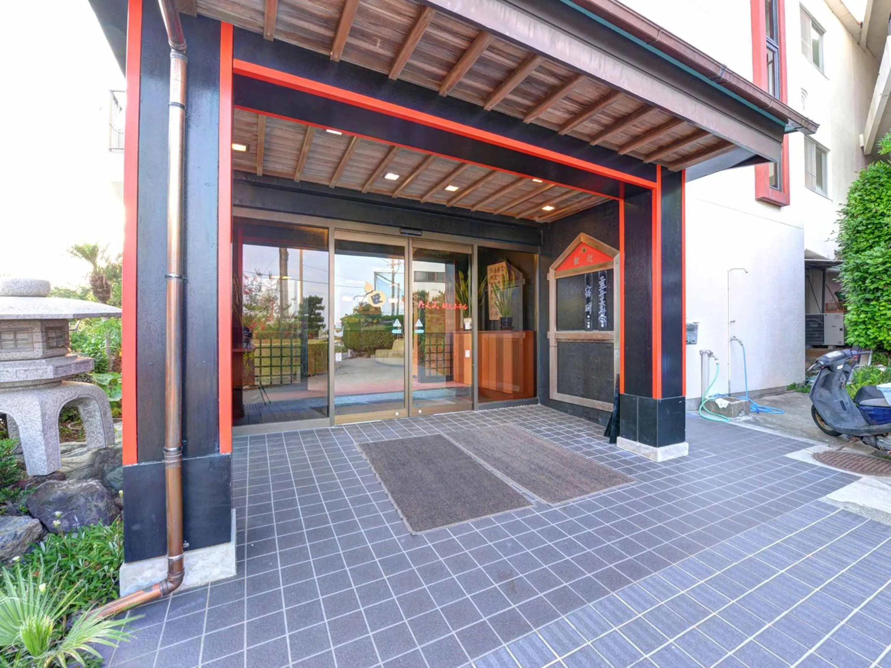 Facade/entrance in Takumi Kanko Hotel