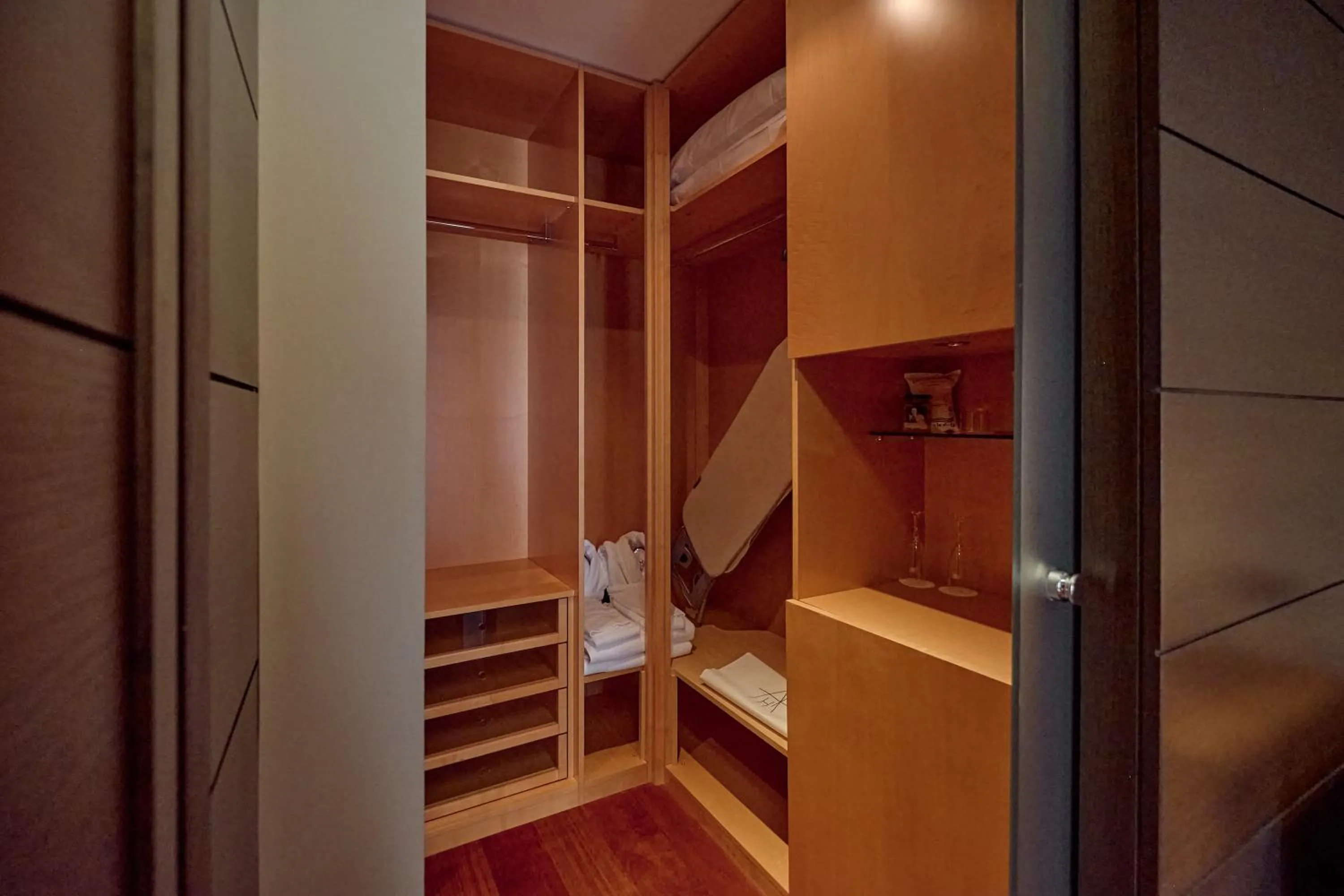 wardrobe in Andorra Park Hotel