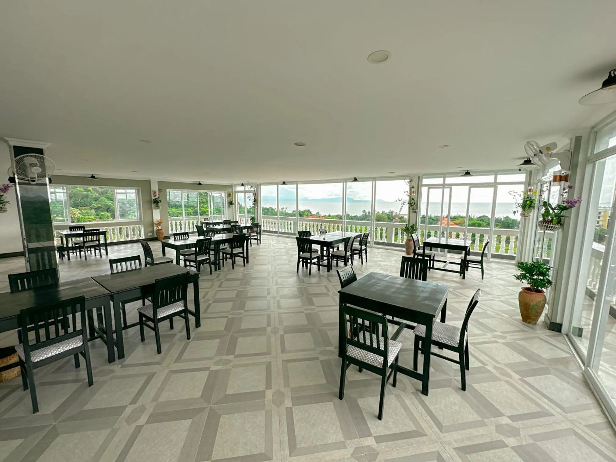 Restaurant/places to eat in Summer Resort