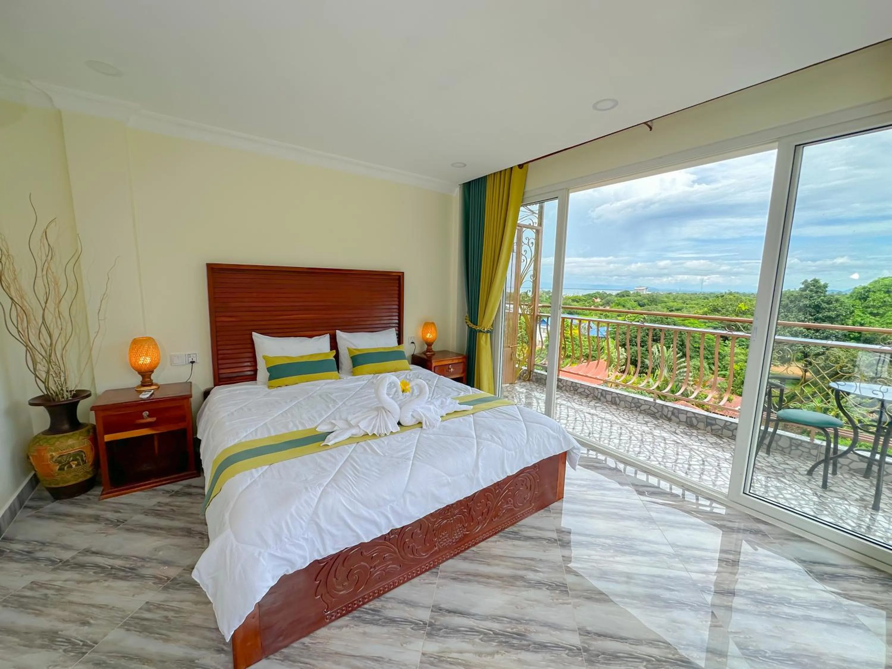 Balcony/Terrace, Bed in Summer Resort