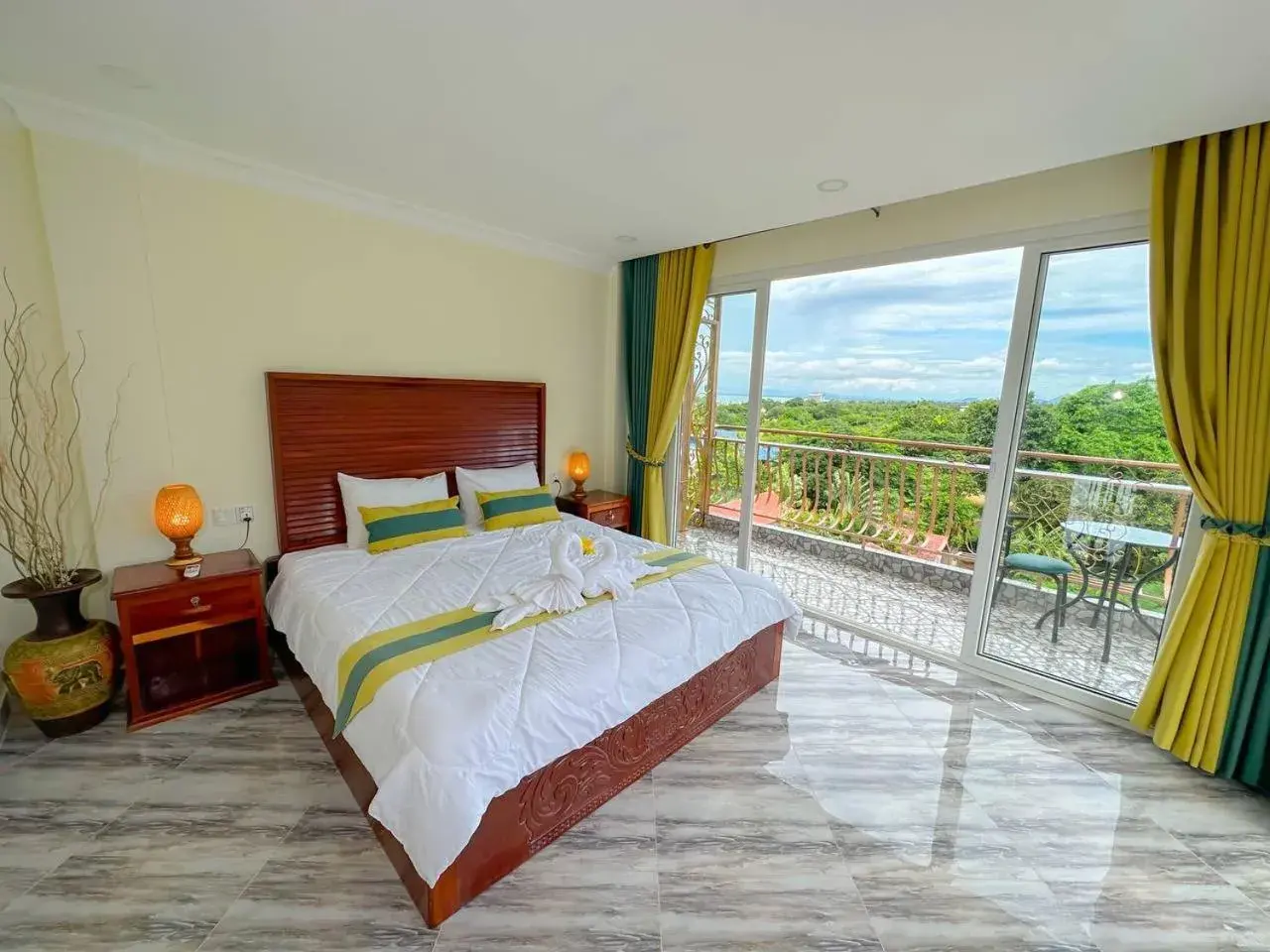 Deluxe Double Room with Balcony and Sea View in Summer Resort Deluxe Double Room with Balcony and Sea View in Summer Resort