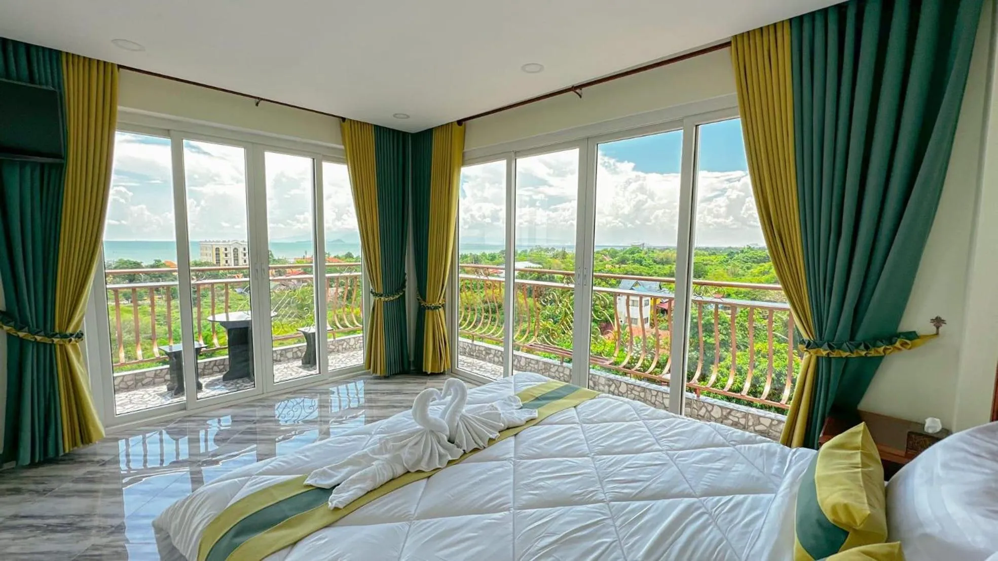 View (from property/room), Bed in Summer Resort