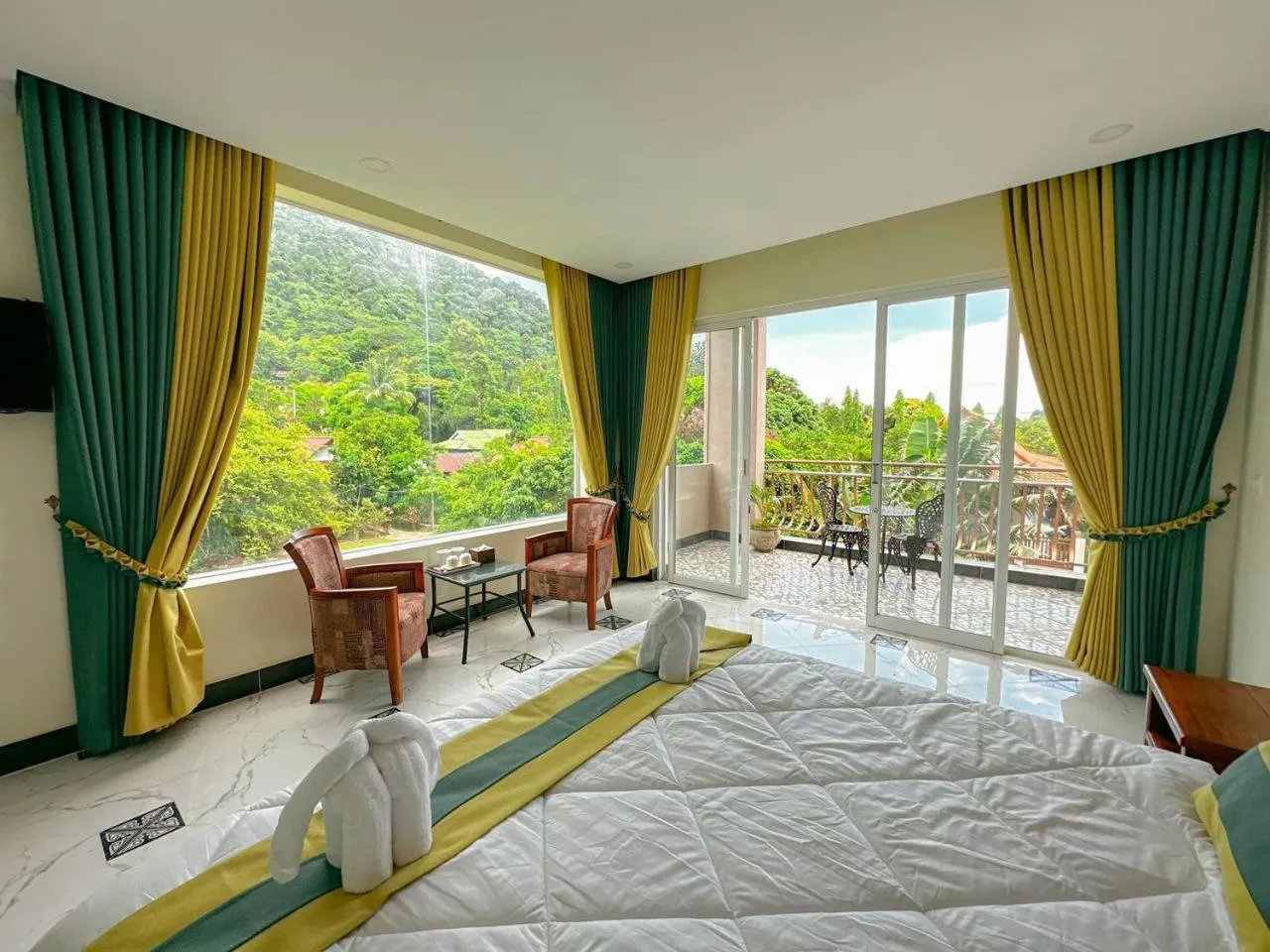 View (from property/room), Bed in Summer Resort