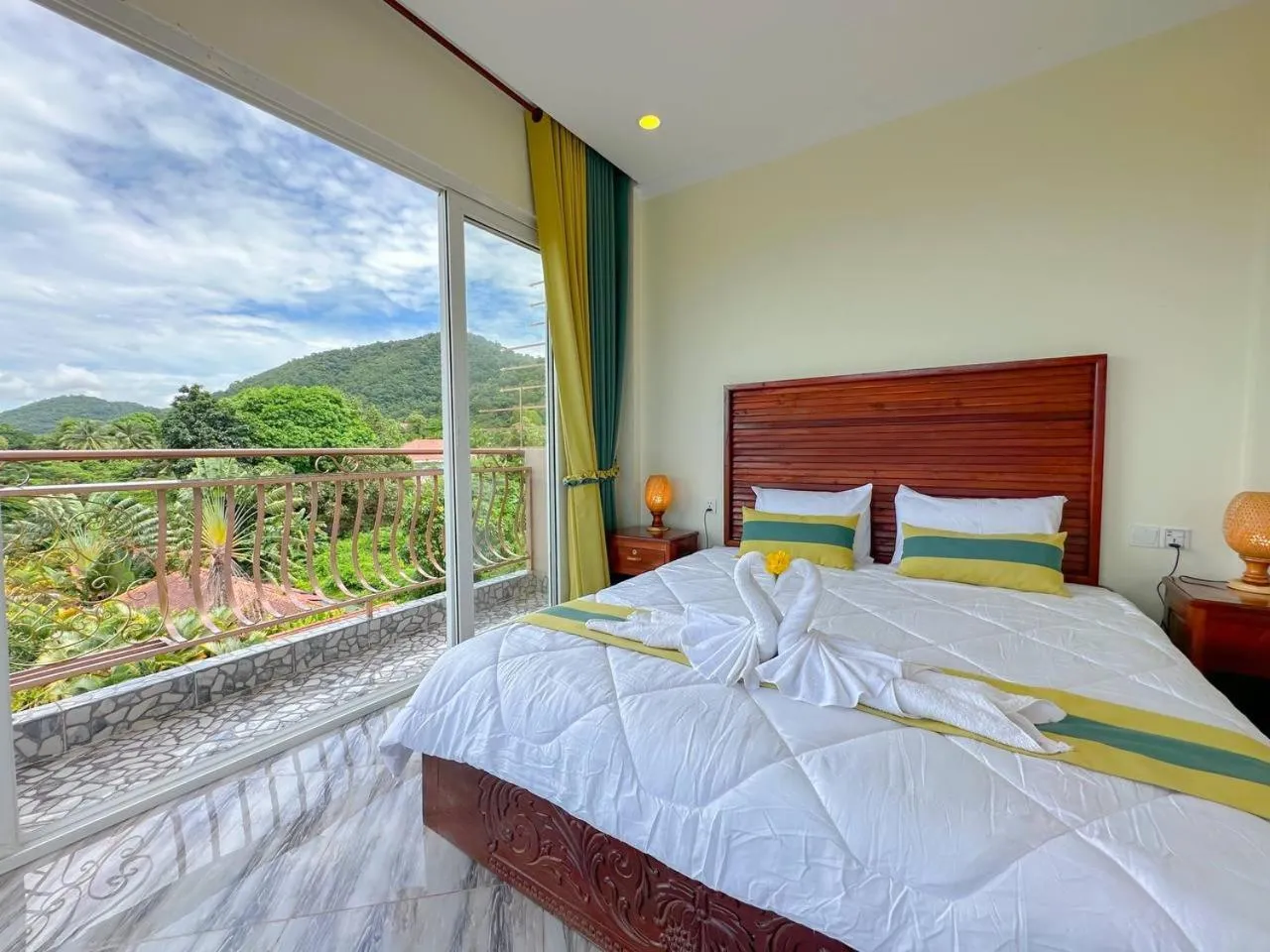 Mountain view, Bed in Summer Resort