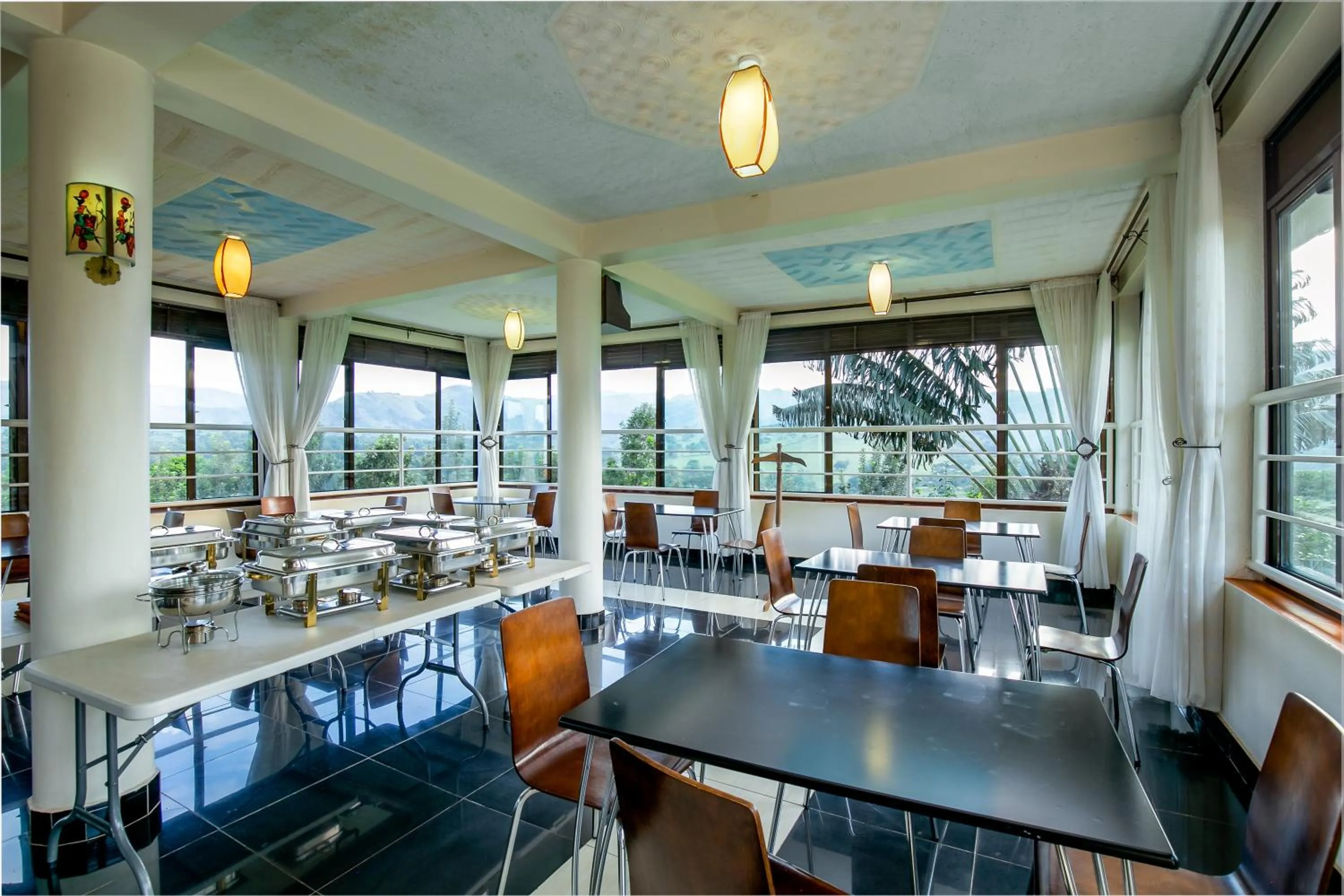 Restaurant/places to eat in The Crested Crane Bwindi Hotel