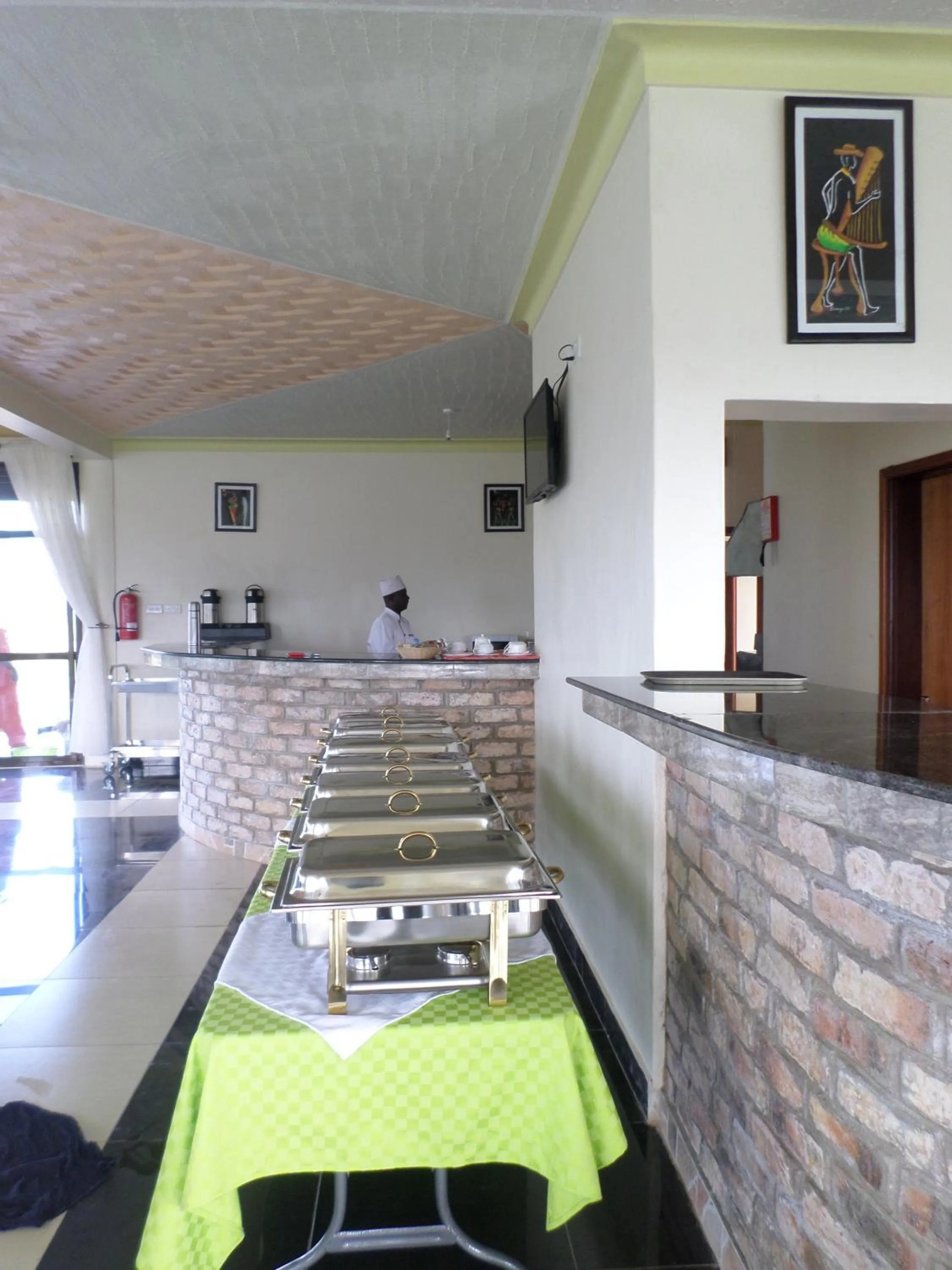 Restaurant/places to eat, Bed in The Crested Crane Bwindi Hotel