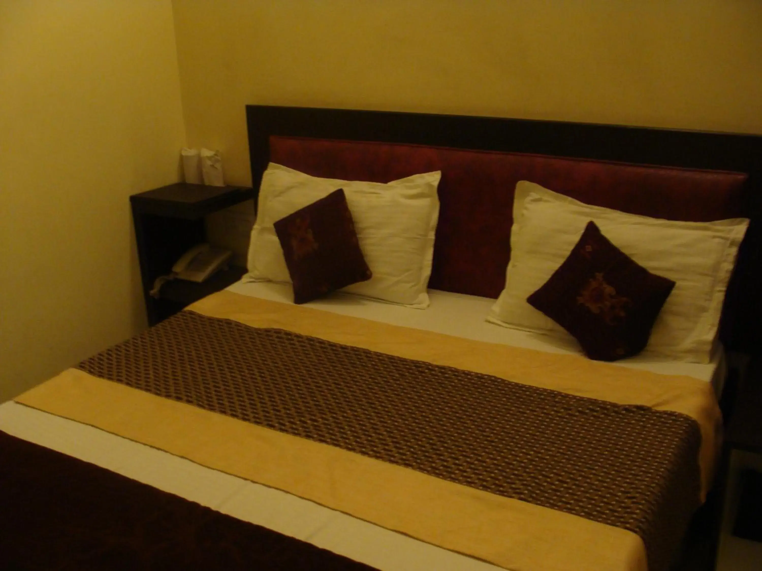 Superior Queen Room - single occupancy in Hotel Abhinandan Grand Superior Queen Room - single occupancy in Hotel Abhinandan Grand