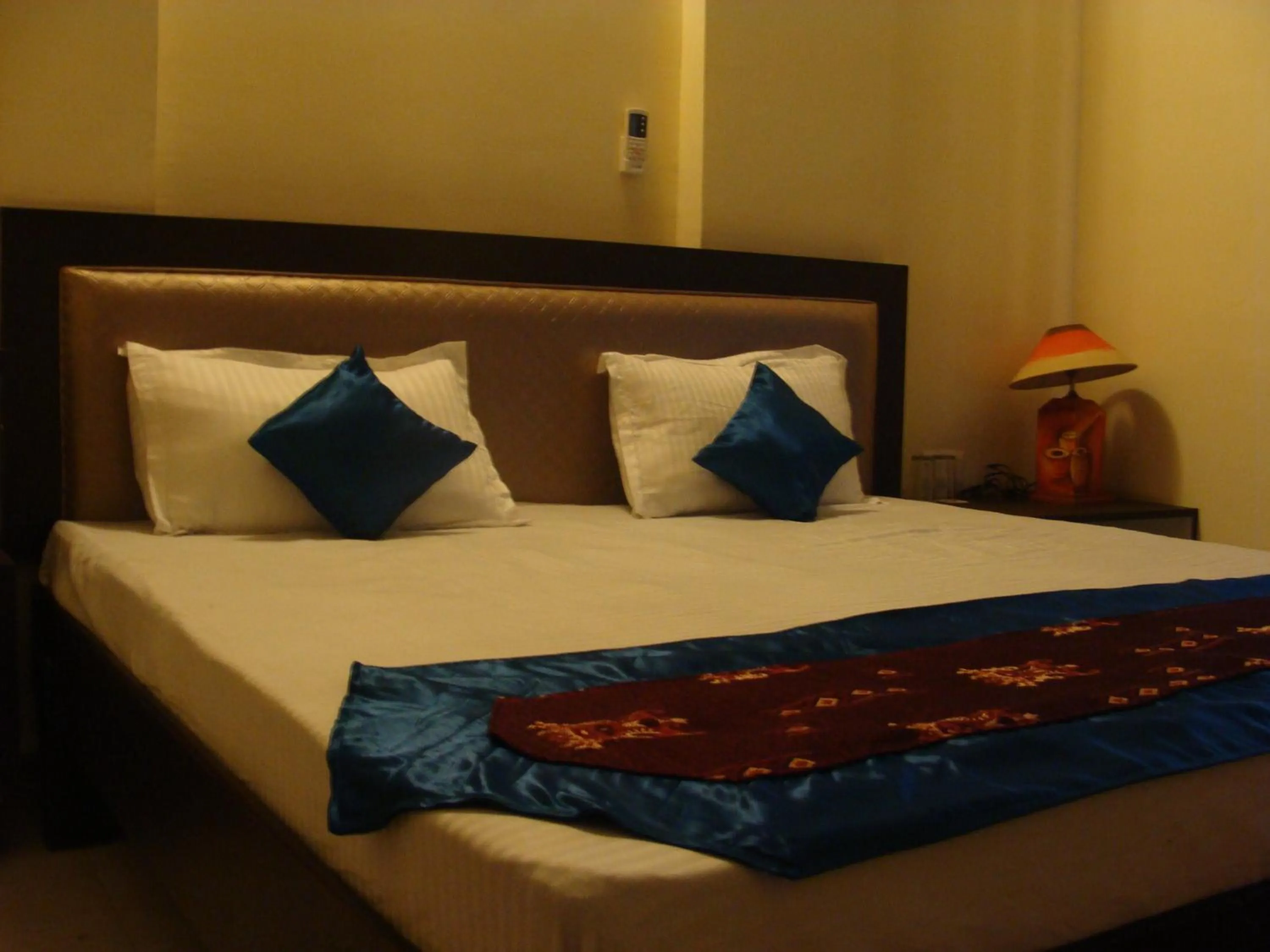 Decorative detail, Bed in Hotel Abhinandan Grand