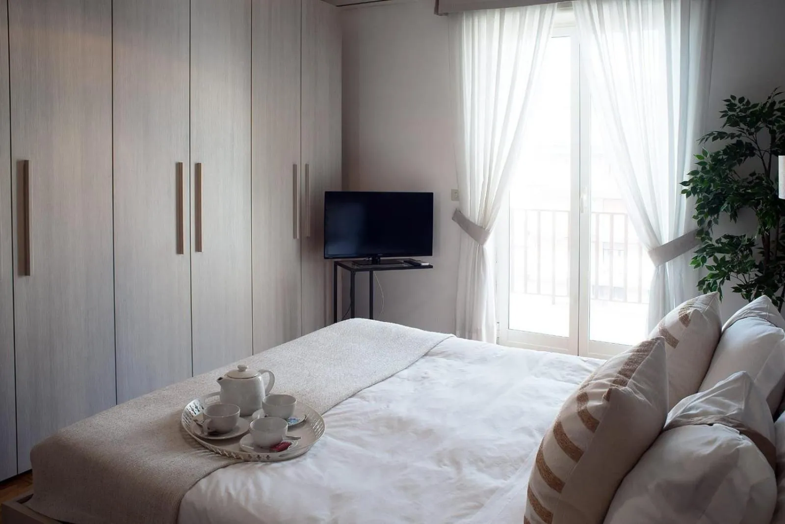 Photo of the whole room, Bed in Residenza Flegrea