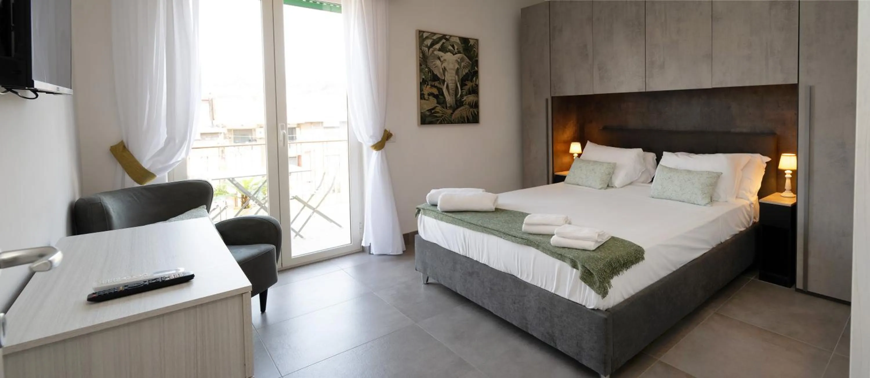 Photo of the whole room, Bed in Residenza Flegrea
