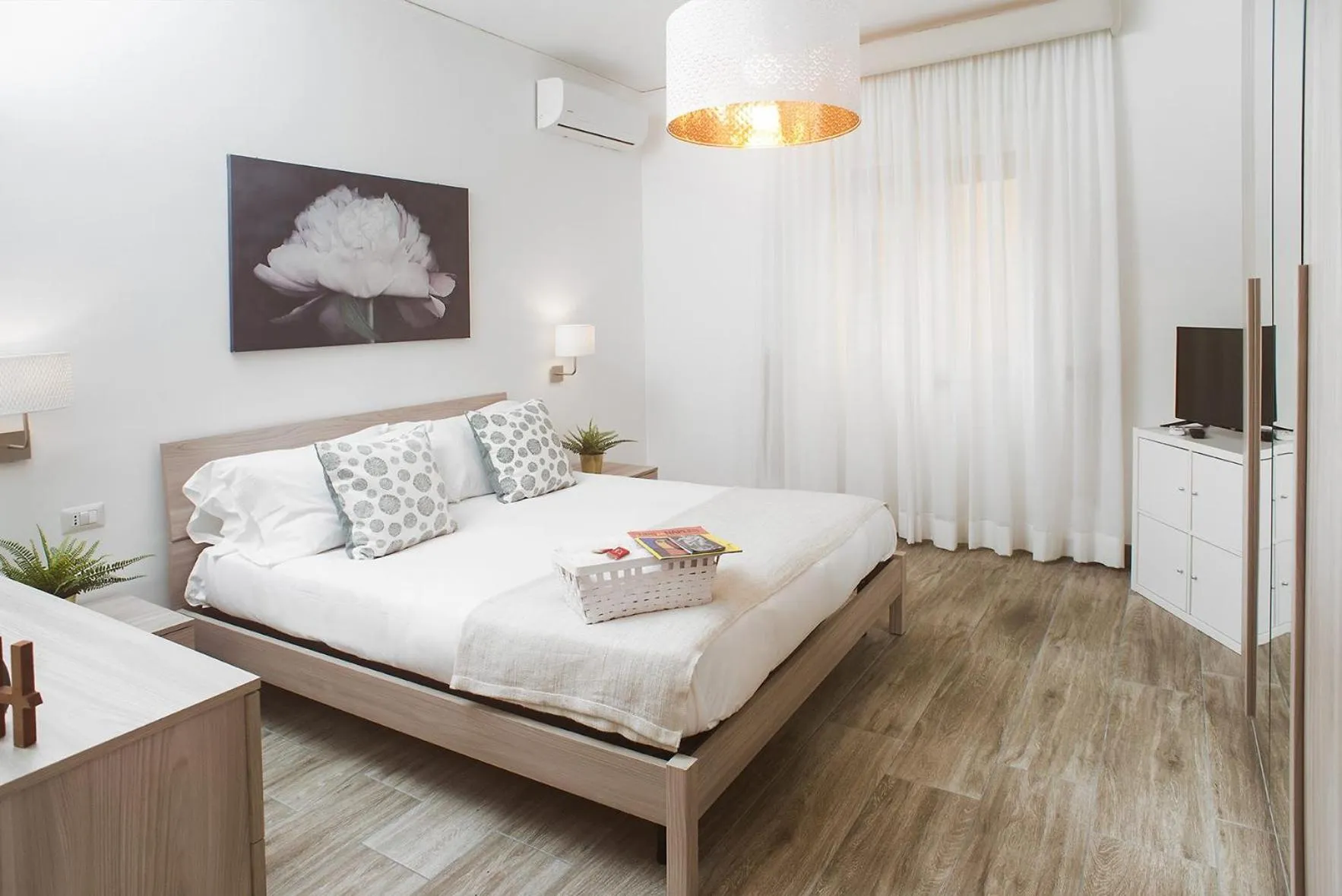 Photo of the whole room, Bed in Residenza Flegrea