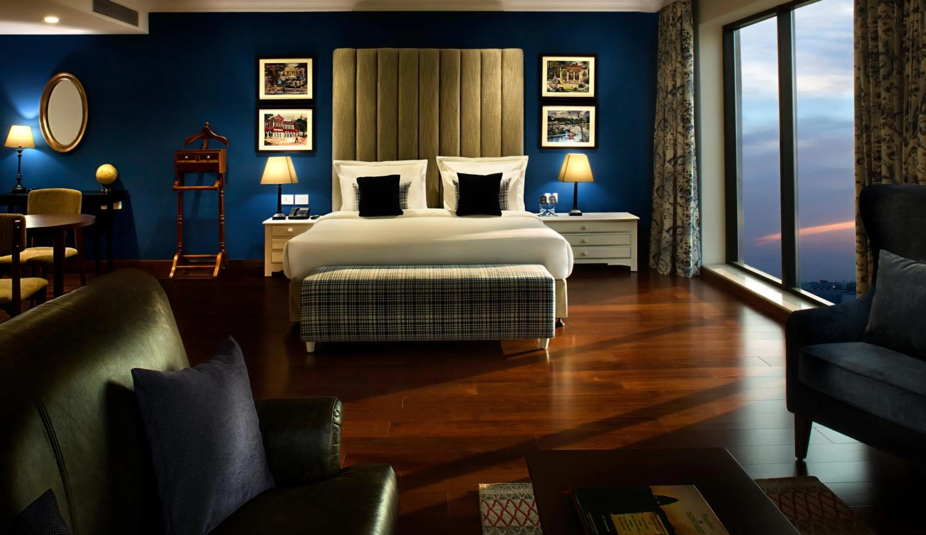 Day, Bed in The Waverly Hotel & Residences