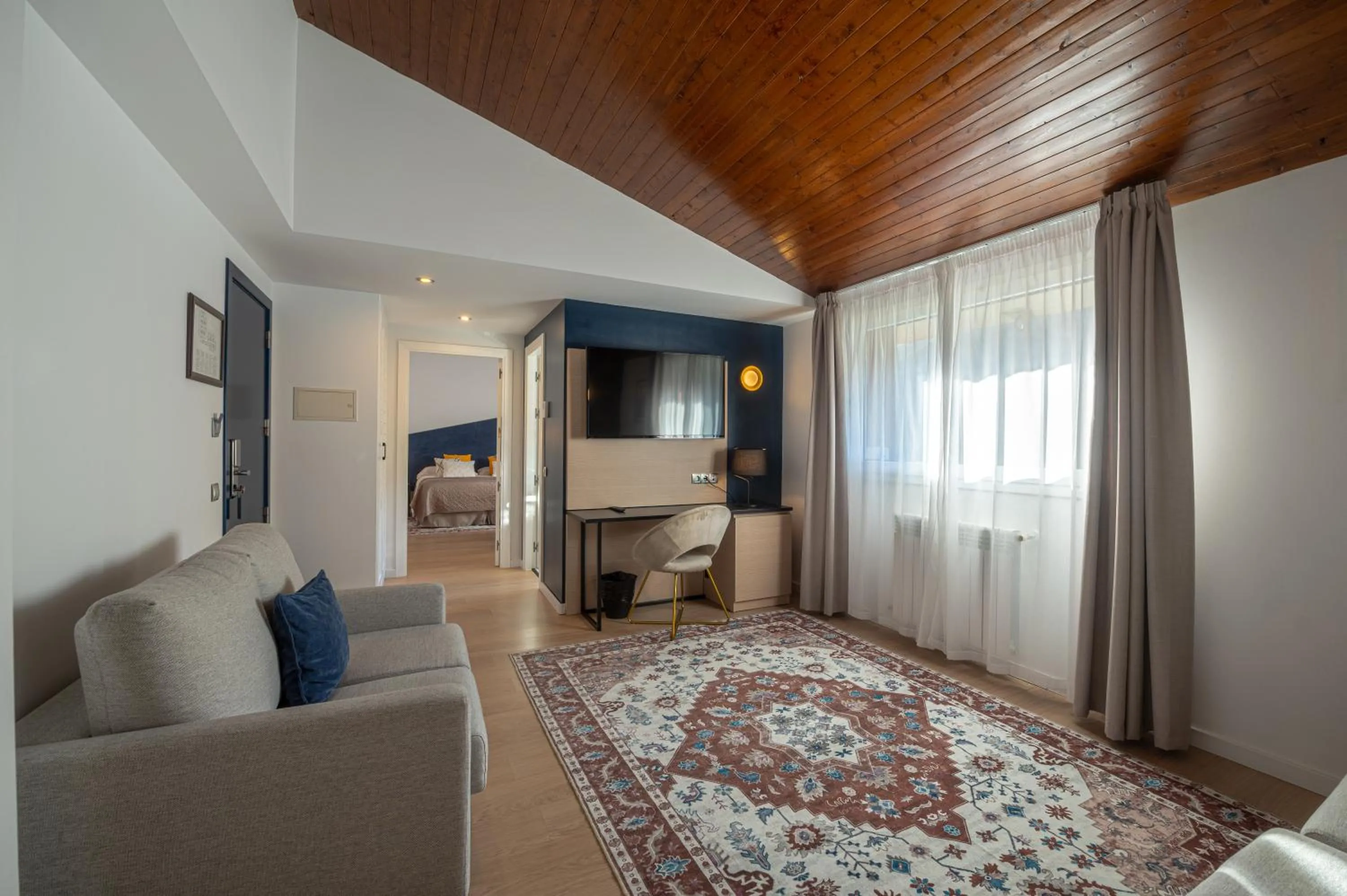 Communal lounge/ TV room, Bed in Hotel Roc Meler