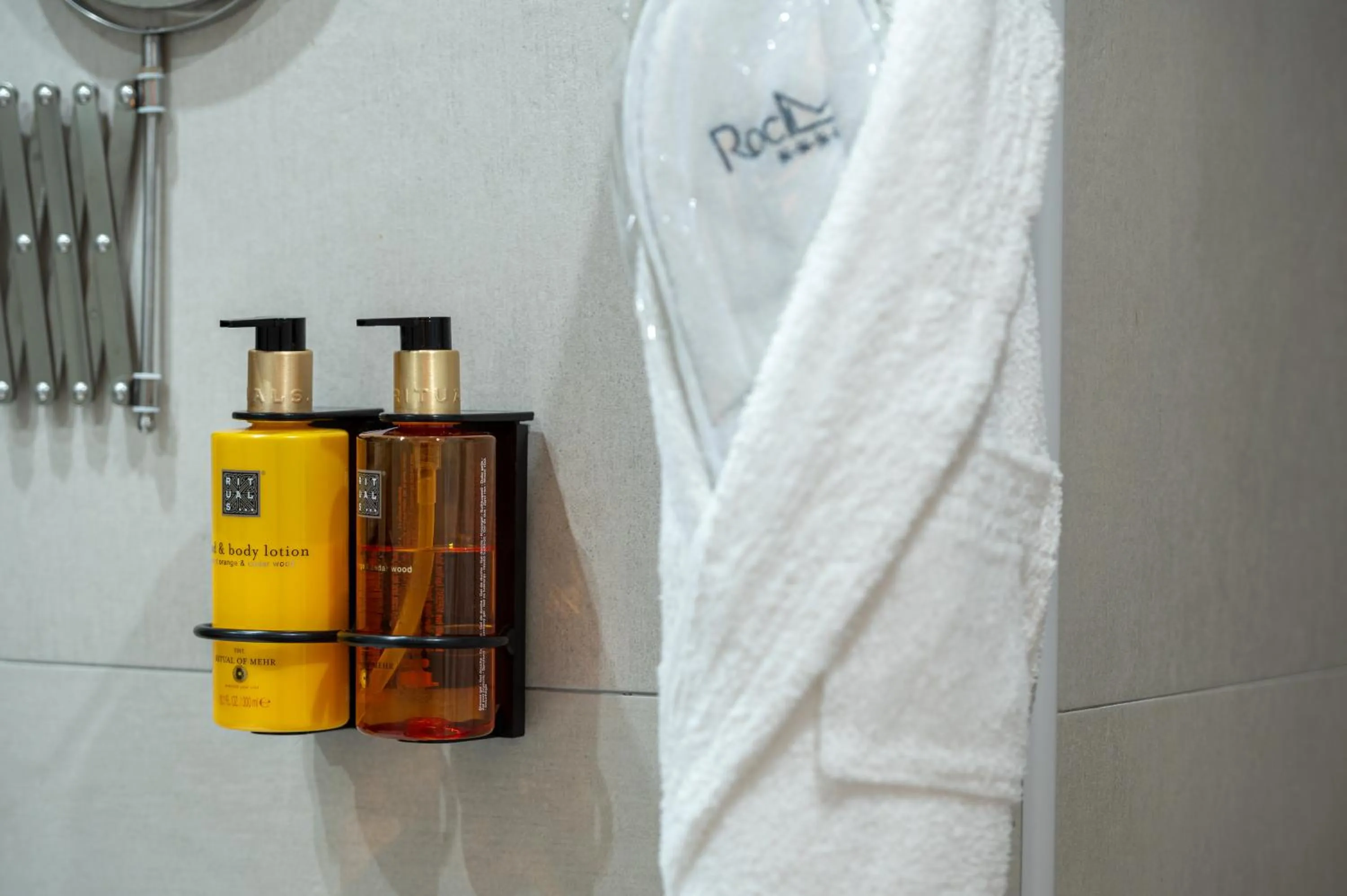 Bathroom in Hotel Roc Meler