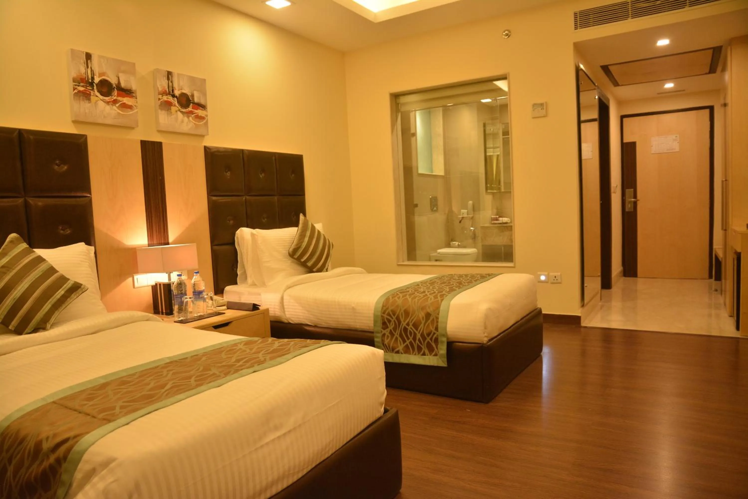 Bedroom, Bed in Grand Plaza Lords Inn Jammu