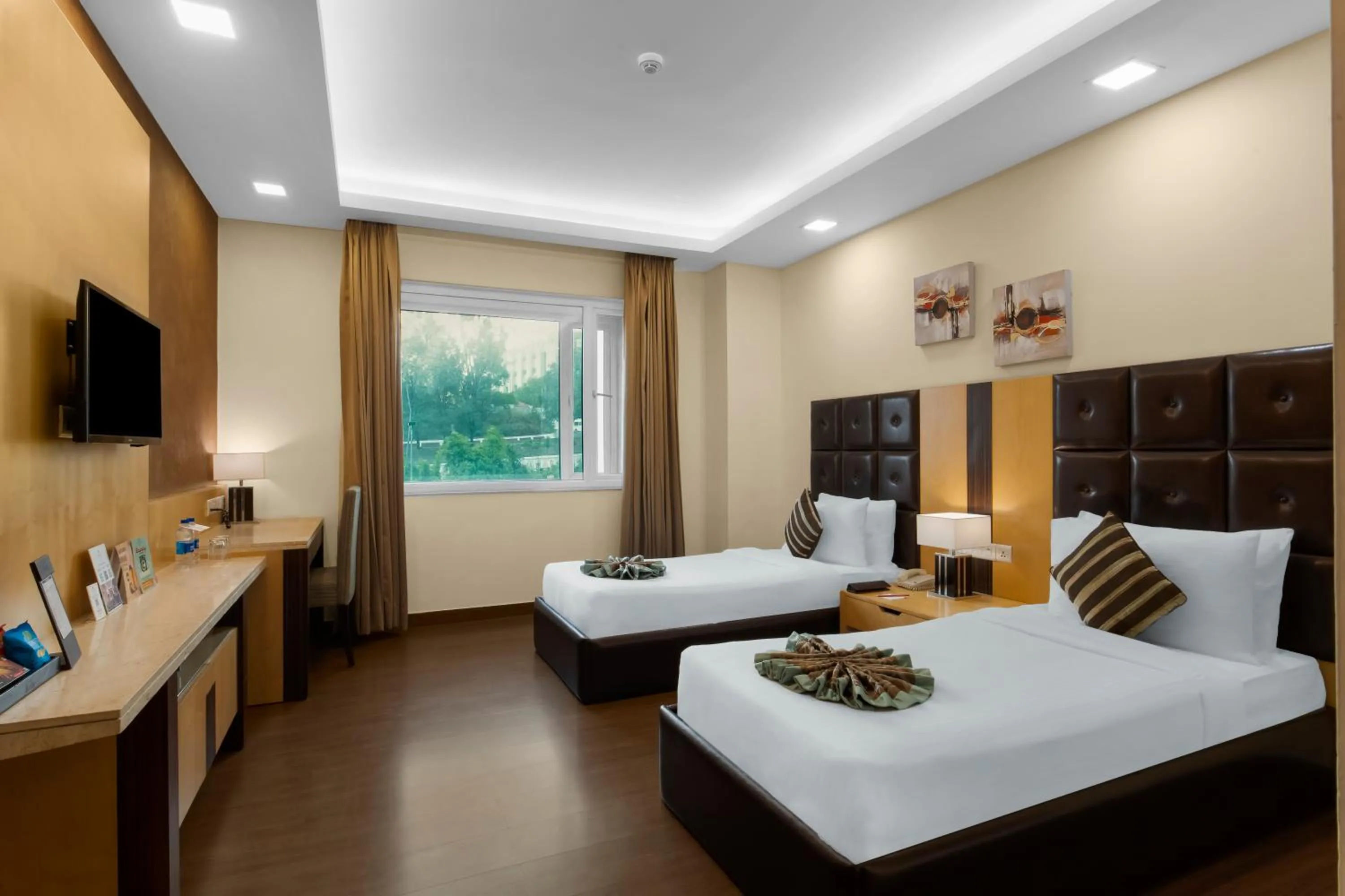Bedroom, Bed in Grand Plaza Lords Inn Jammu