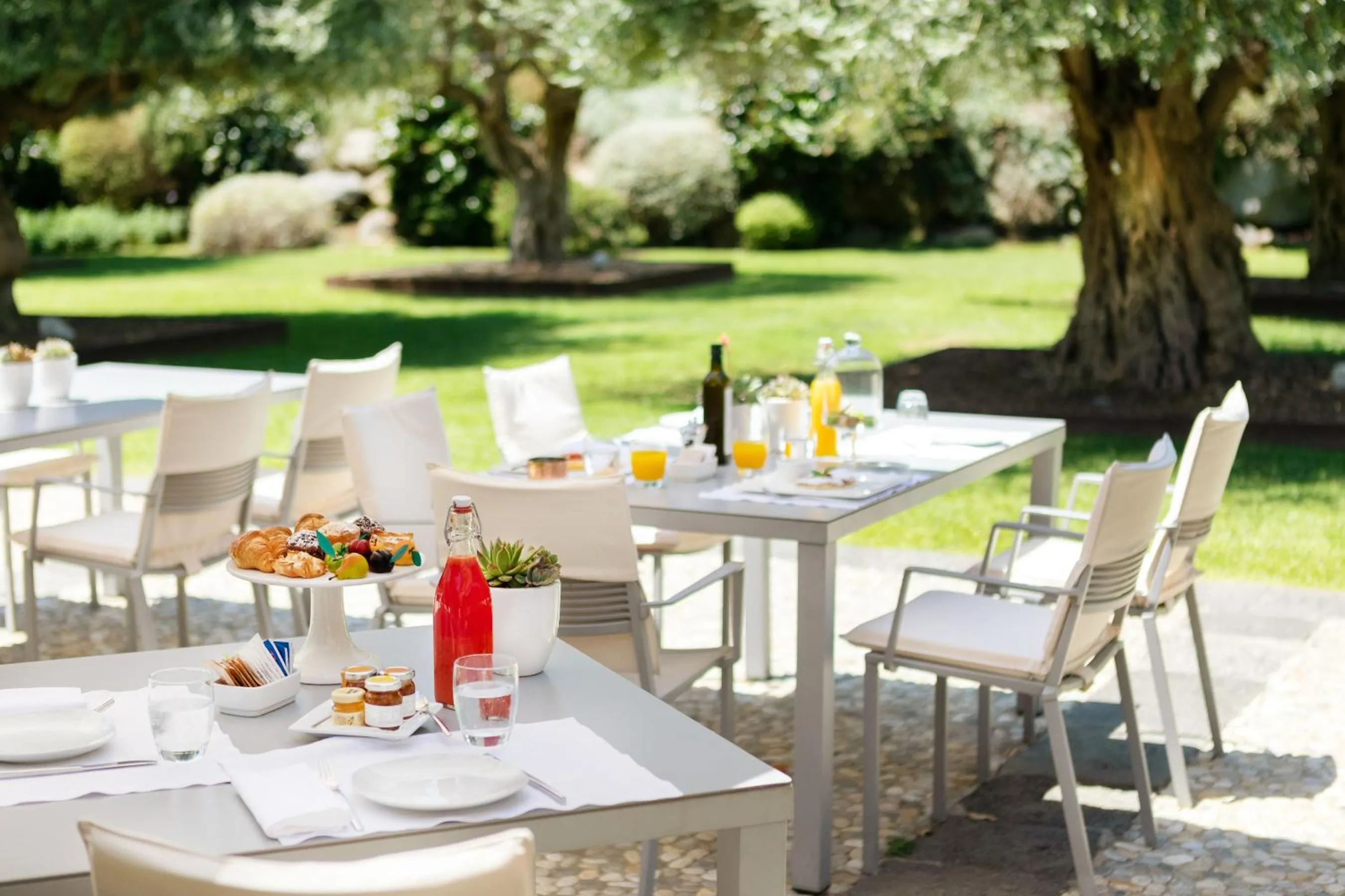 Restaurant/places to eat in Donna Carmela Resort & Lodges