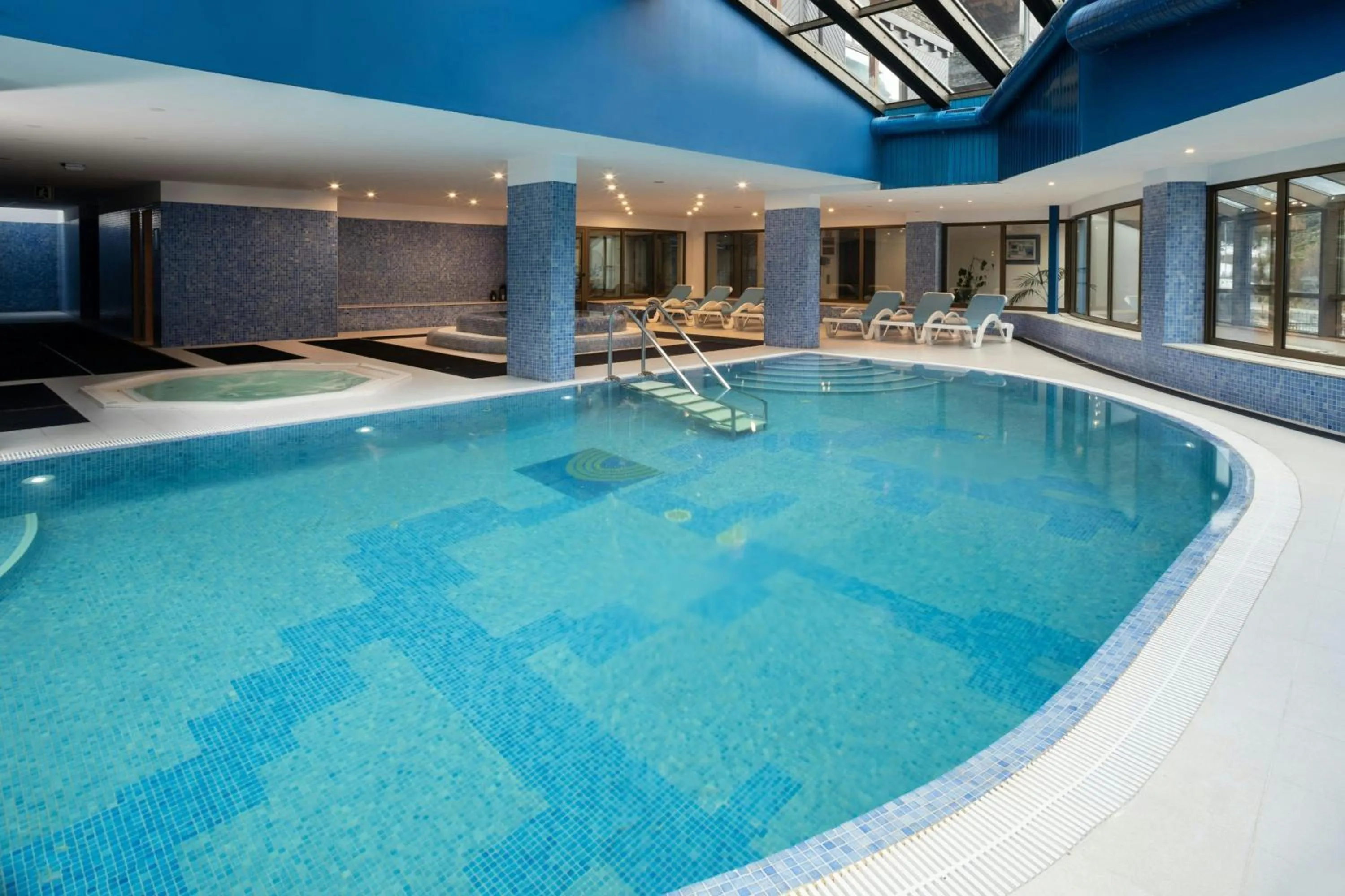 Swimming pool in Hotel Euroski Mountain Resort & Spa