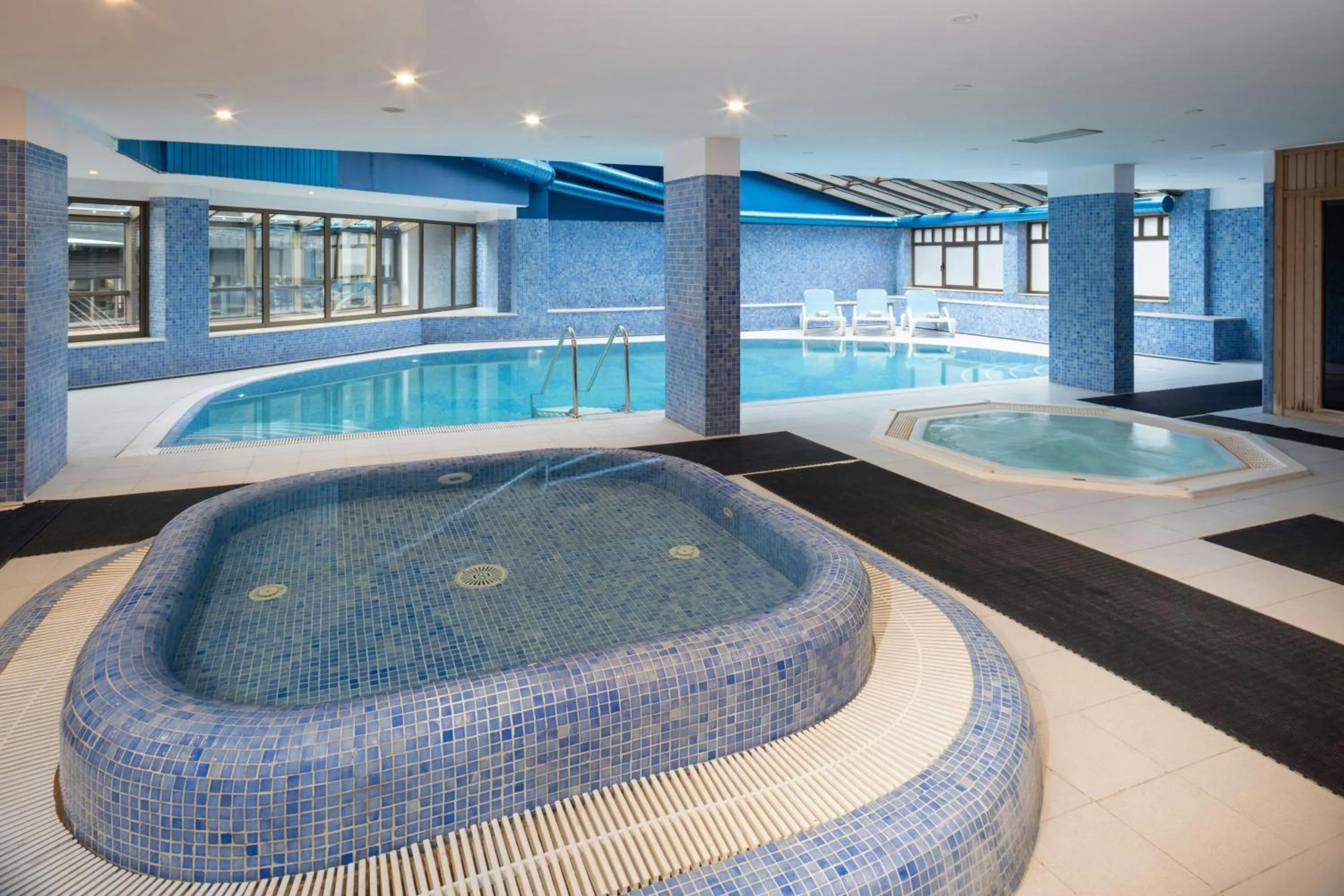 Swimming pool in Hotel Euroski Mountain Resort & Spa