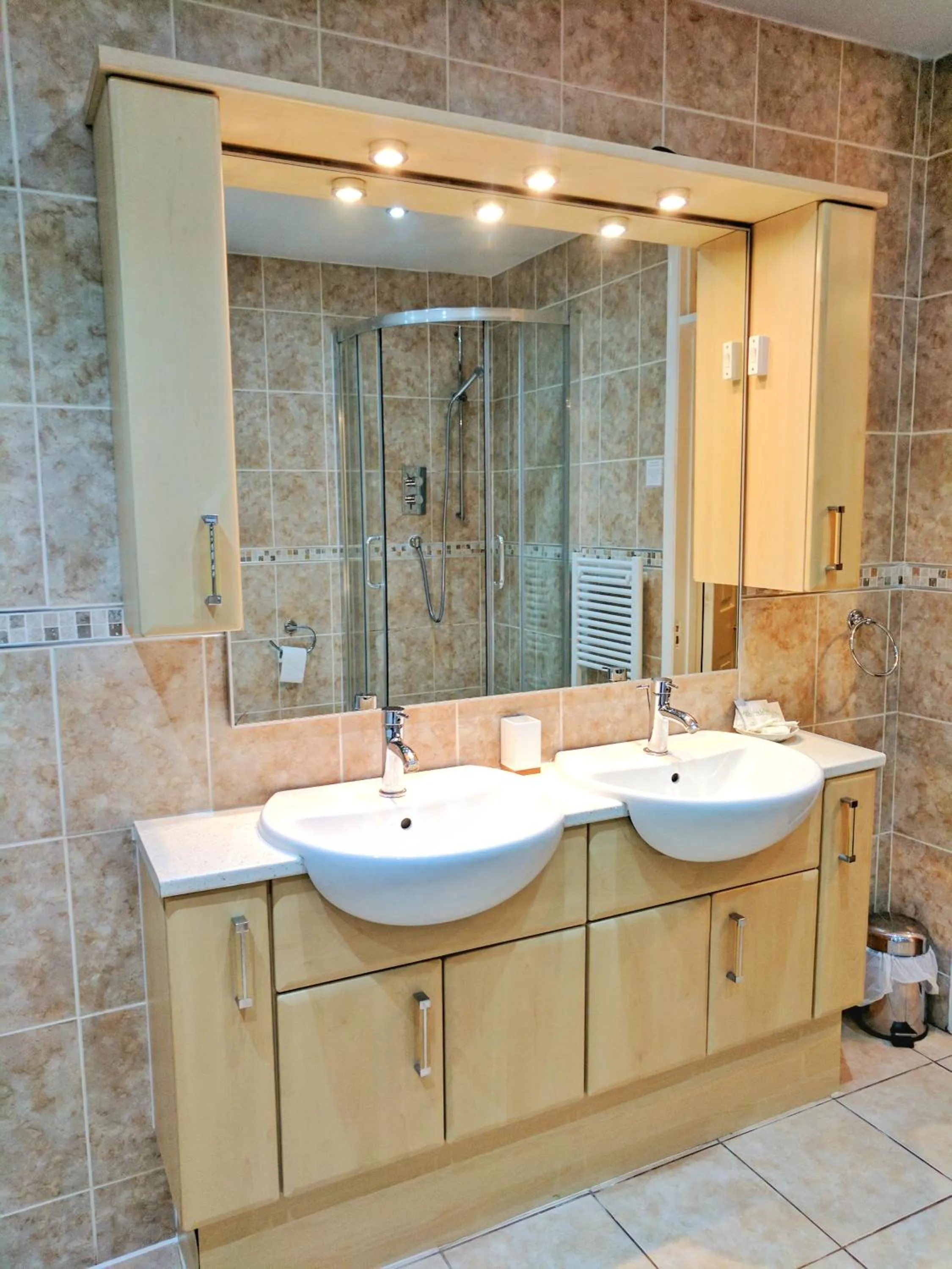 Bathroom in Glendevon House Hotel