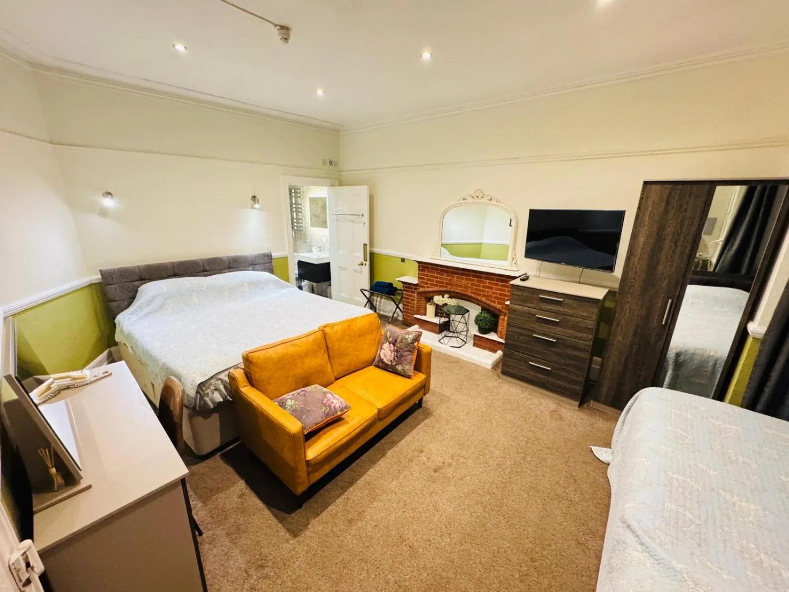 Bed in Glendevon House Hotel