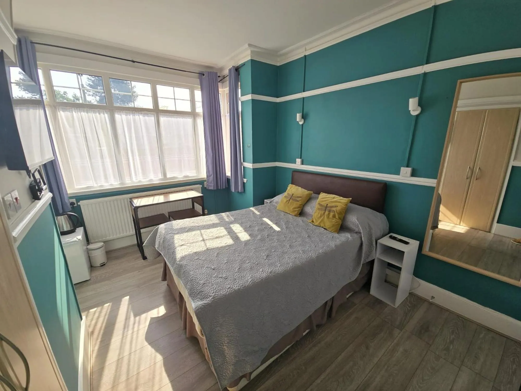 Bed in Glendevon House Hotel