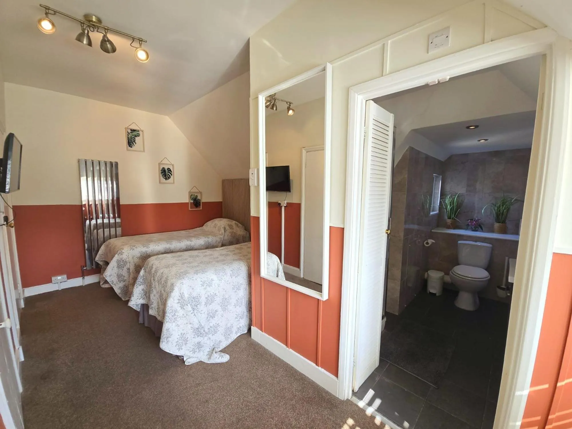 Bed in Glendevon House Hotel