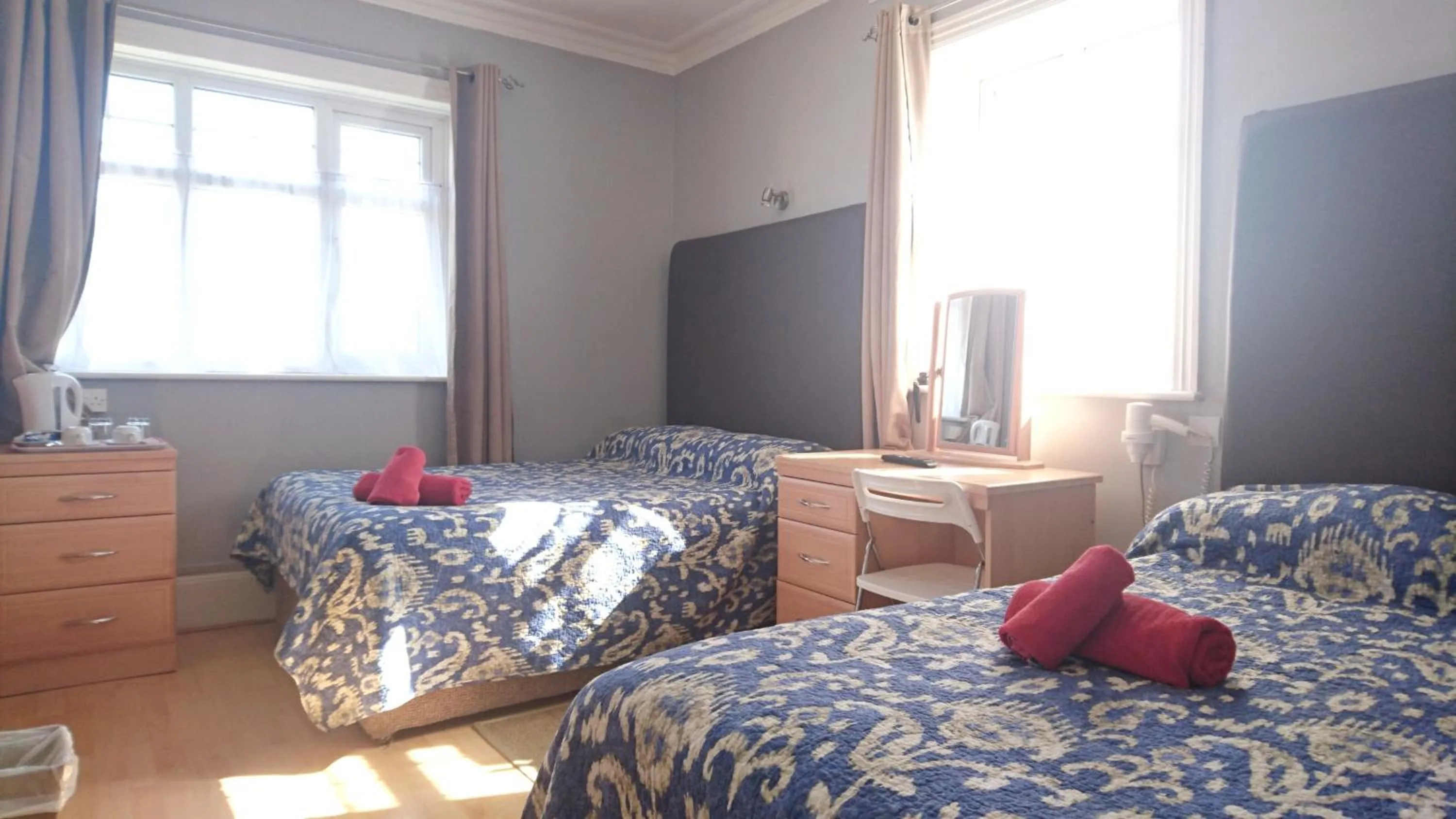 Bedroom, Bed in Glendevon House Hotel